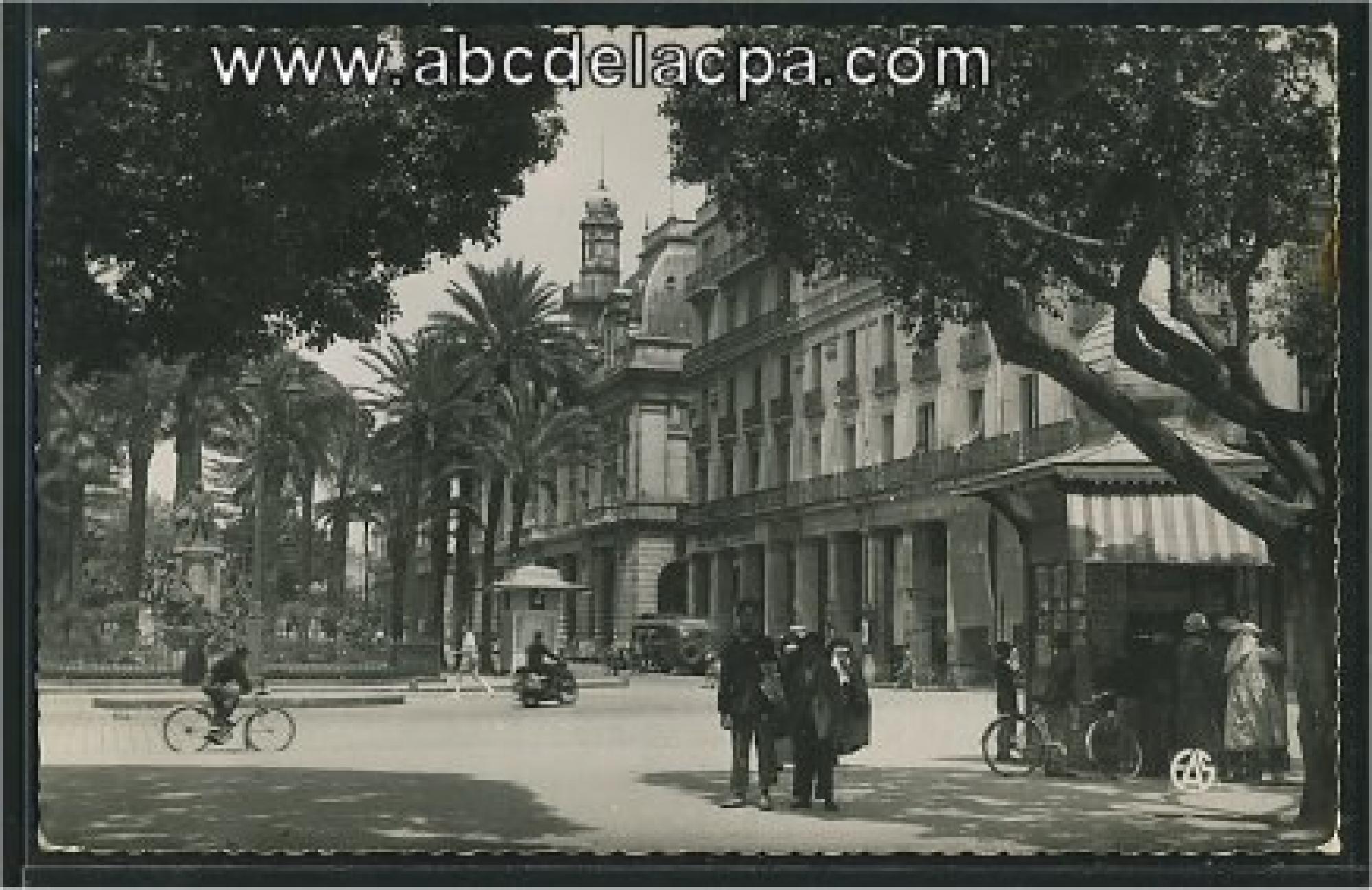 Bône - Rues  - place de théâtre