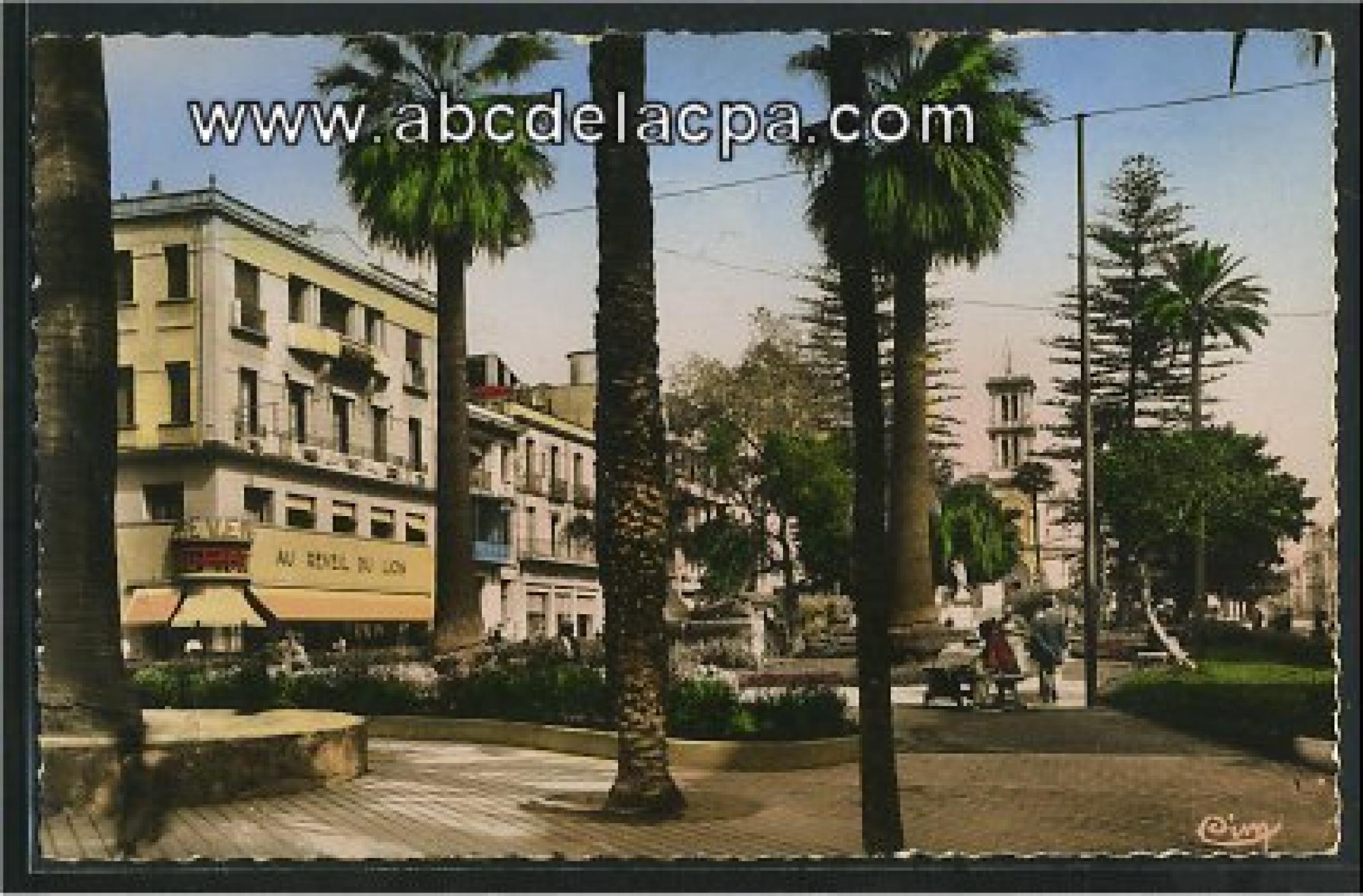 Bône - Rues  - un coin du cours bertagna et l'eglise