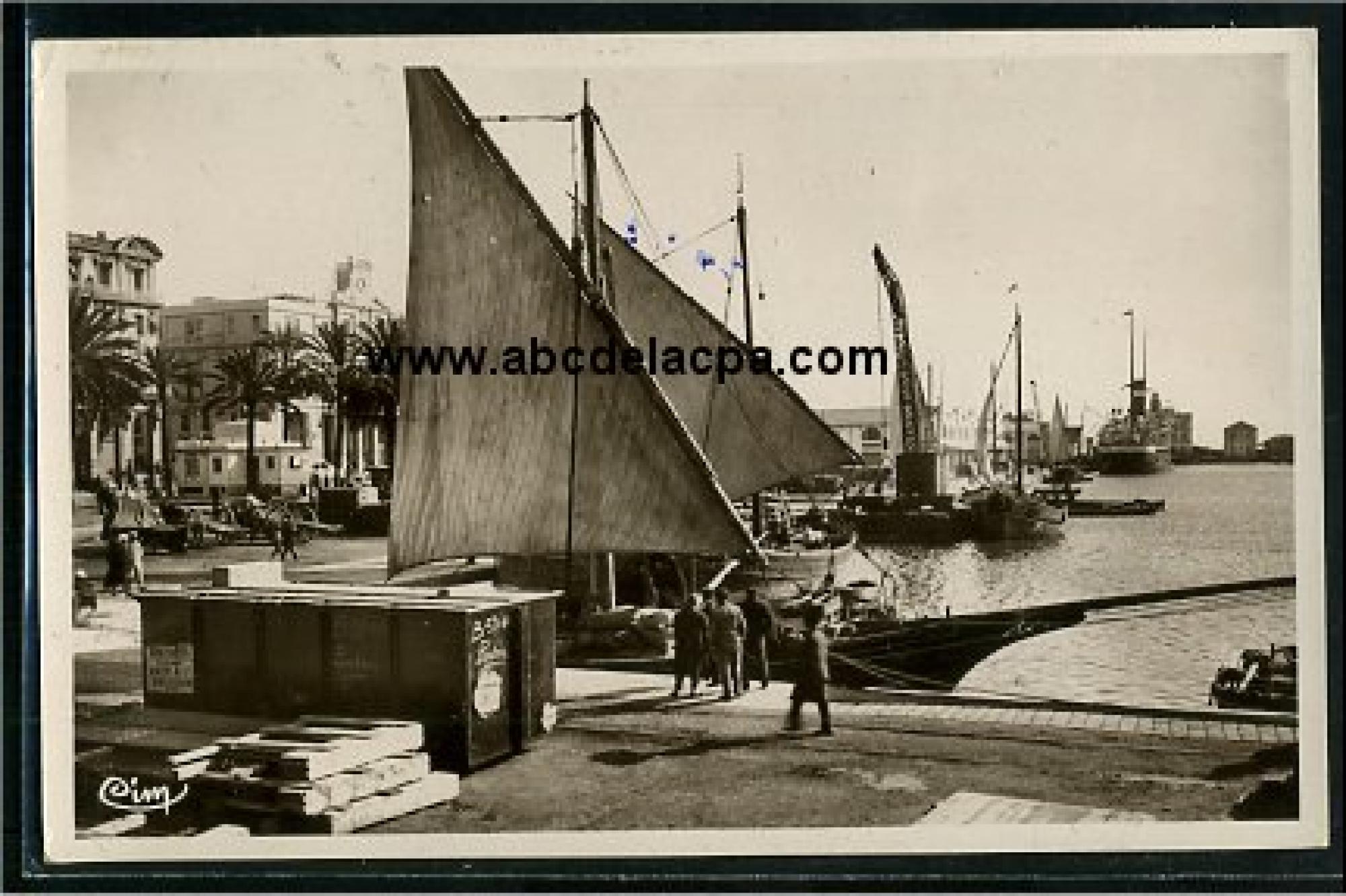 Bône - Le      Port  - un coin du port