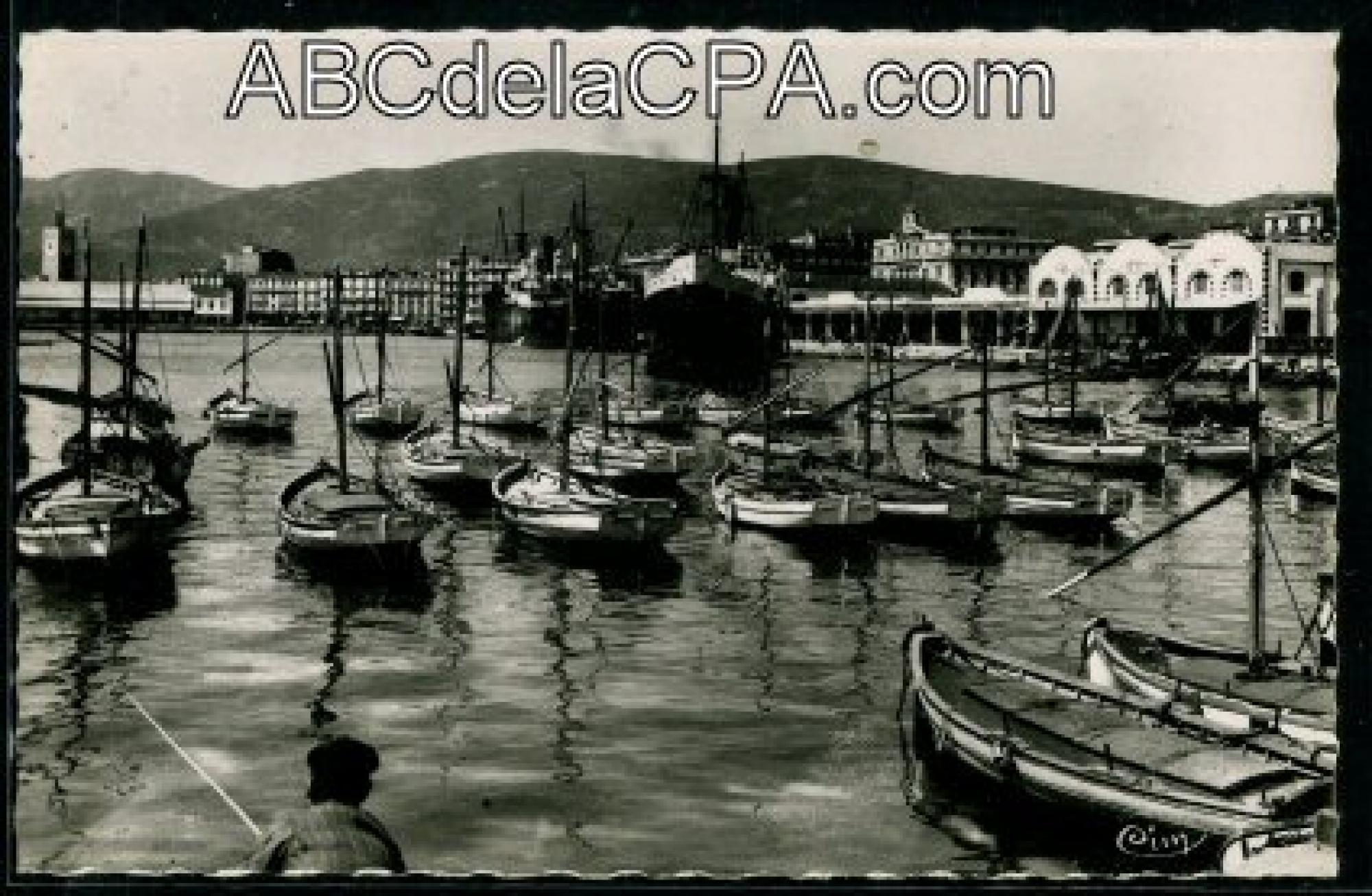 Bône - Le      Port  - vue sur le port