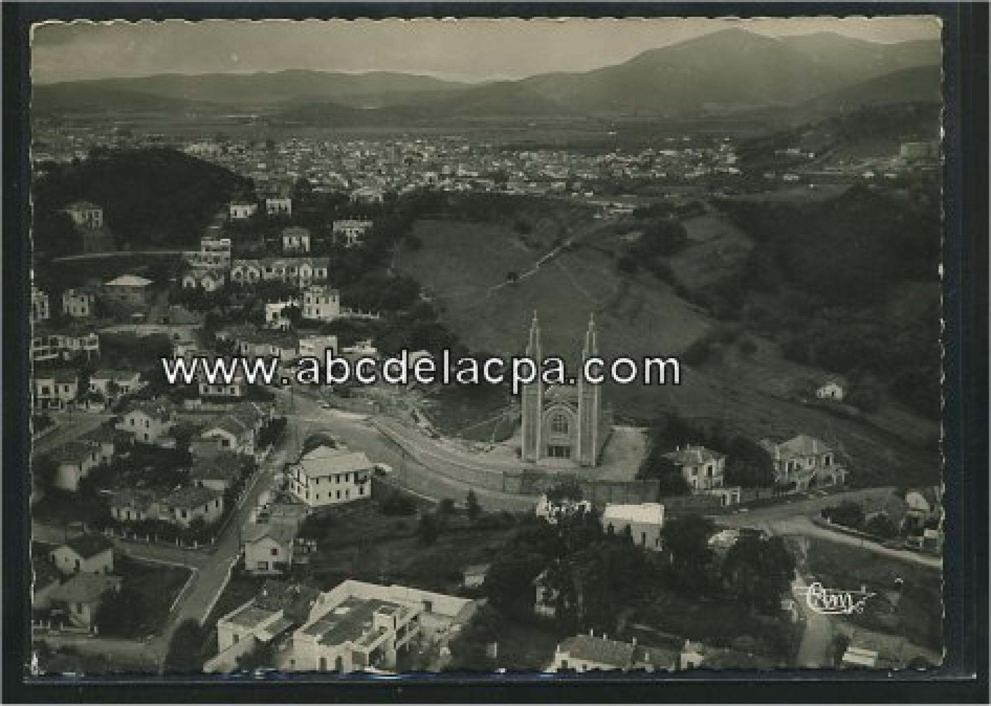 Bône -      Vues générales  - vue aérienne sur le quartier et église ste thérèse