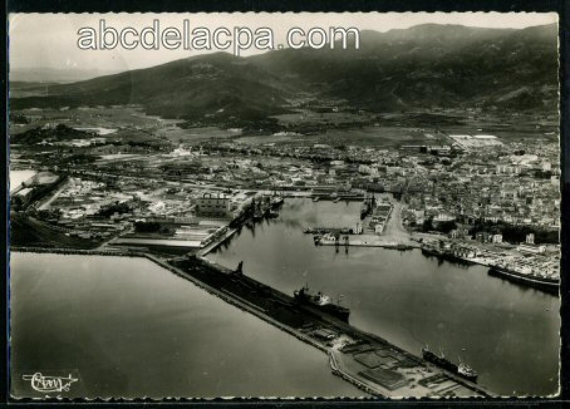 Bône -      Vues générales  - vue panoramique aérienne du port
