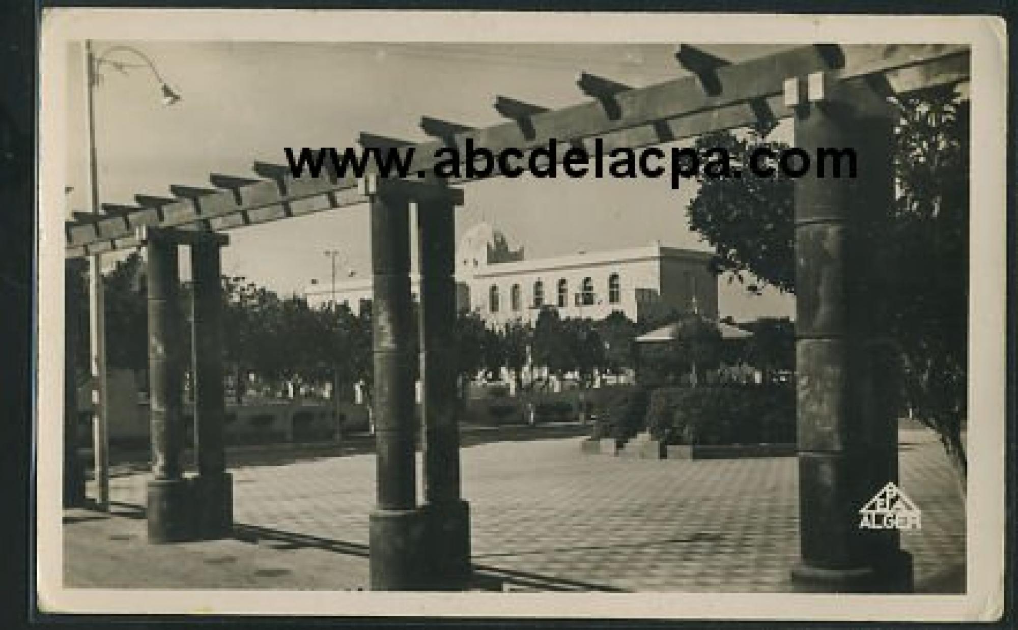 Bou Ismaïl   (Castiglione)  - groupe scolaire et la place