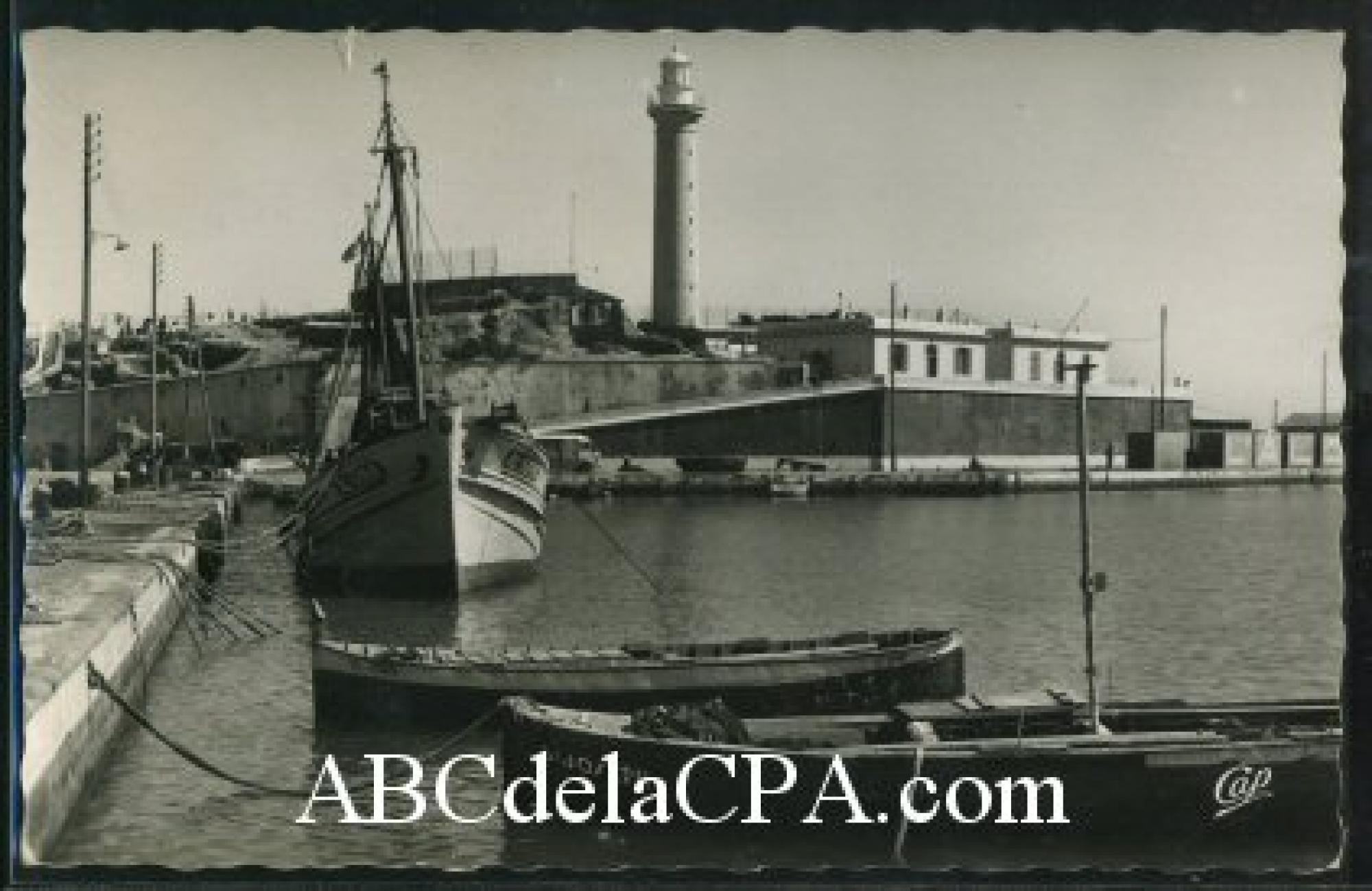 Cherchell  - le port de pêche