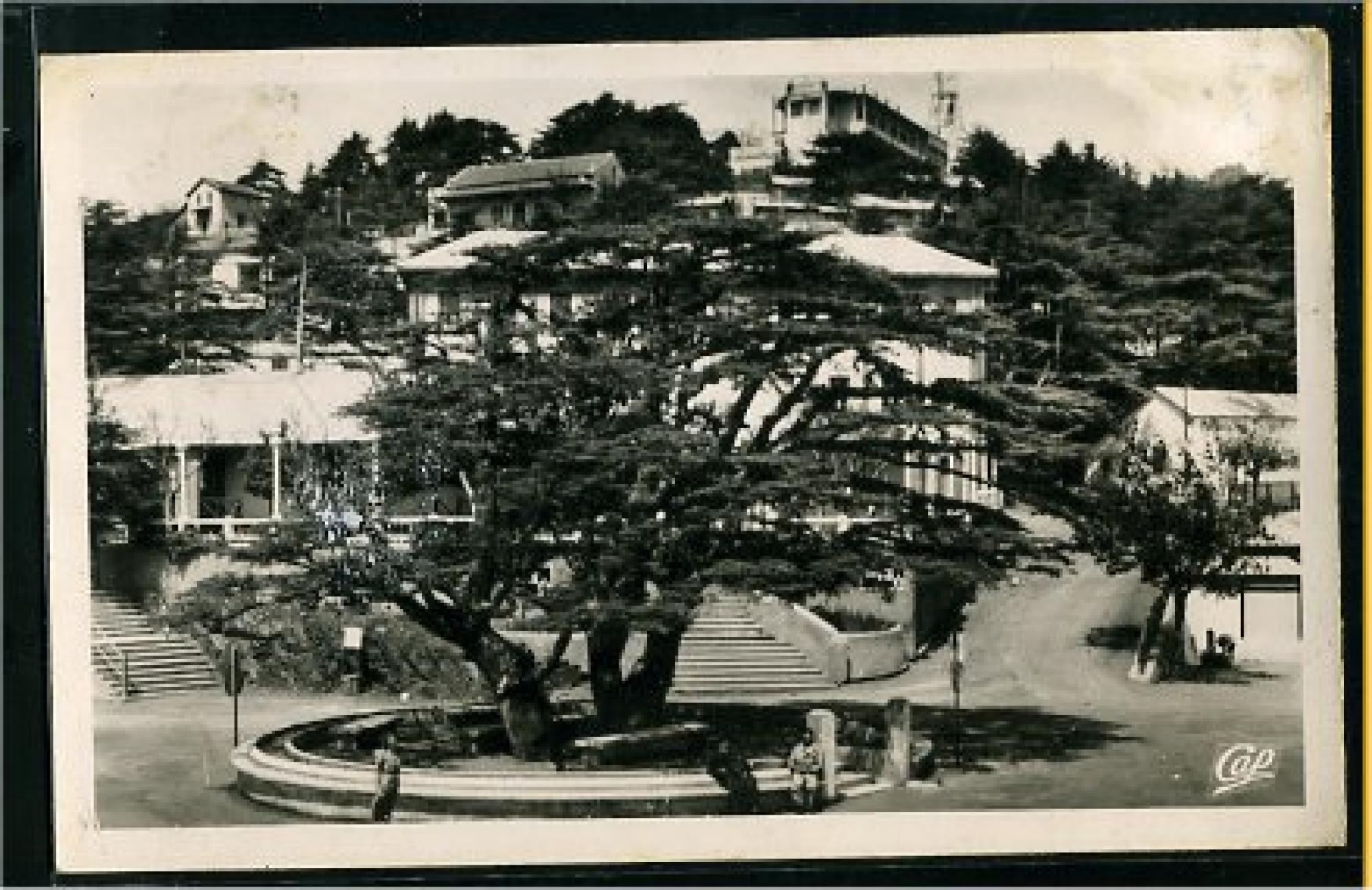 Chréa (La)  - la place et les hôtels