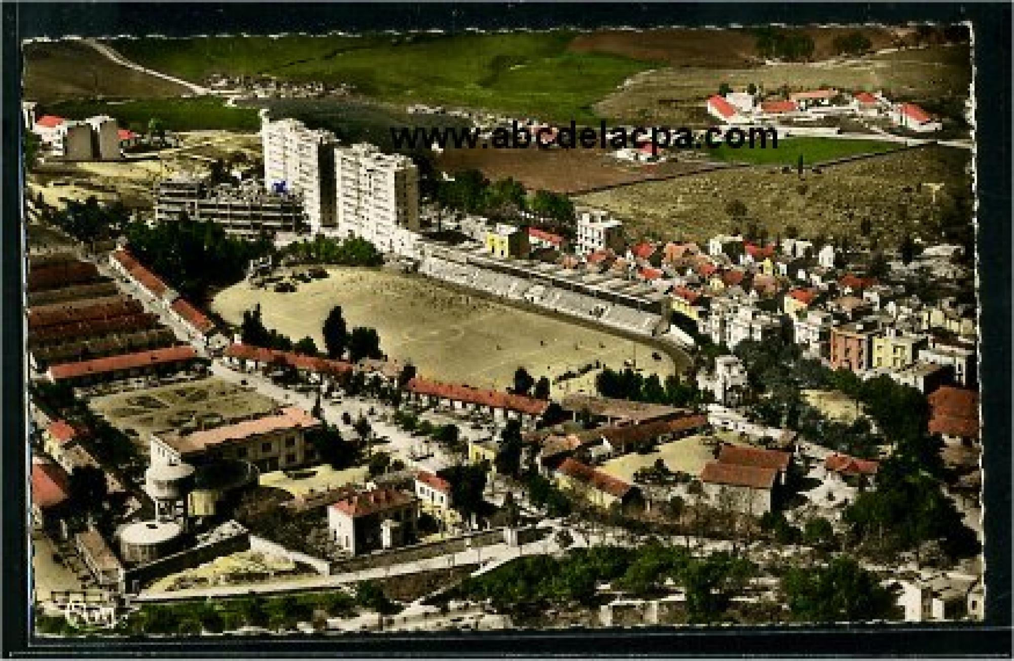 Constantine -      Bâtiments  - vue aérienne sur le stade turpon