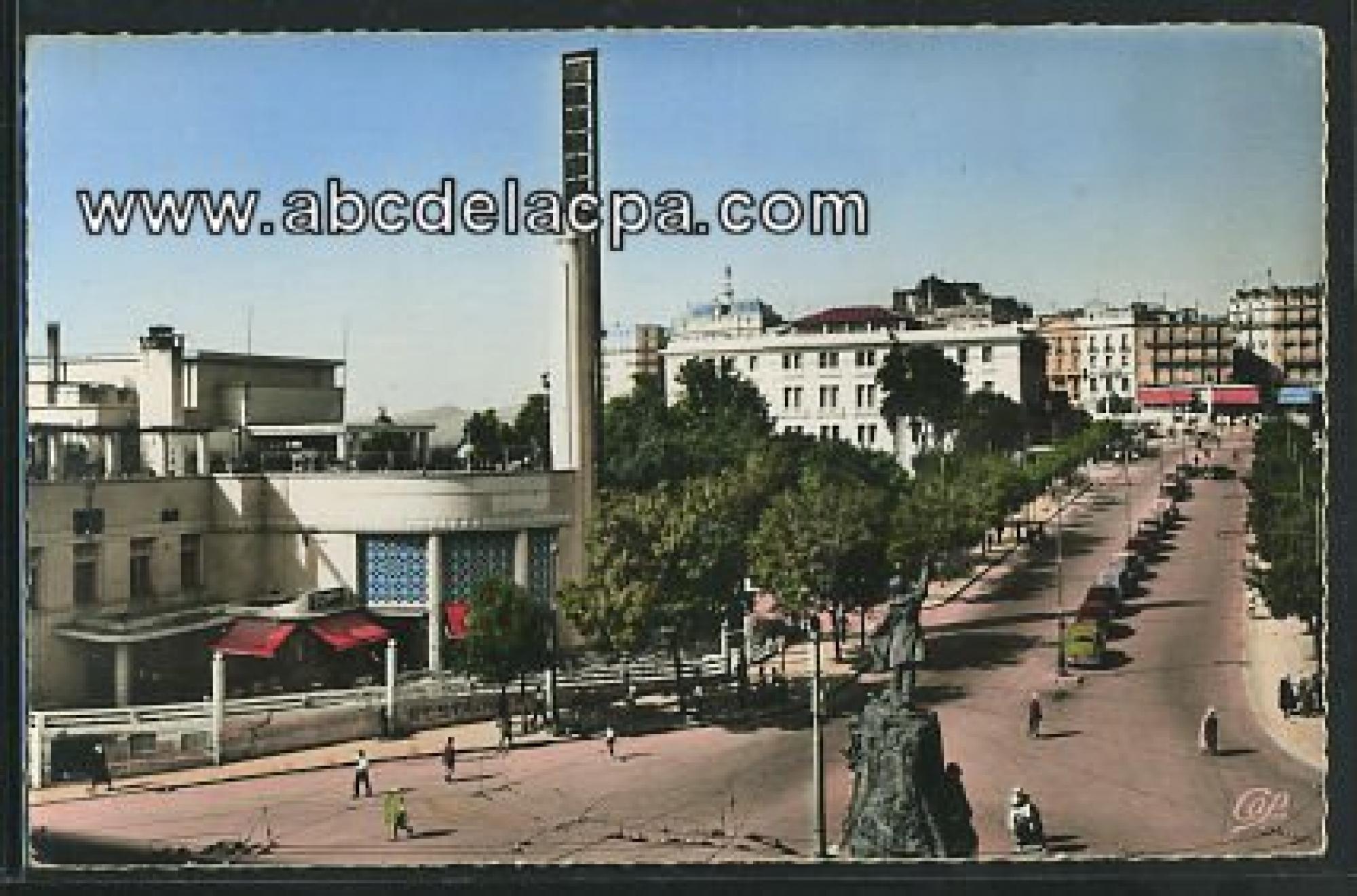 Constantine -      Bâtiments  - la place lamoricière et le casino