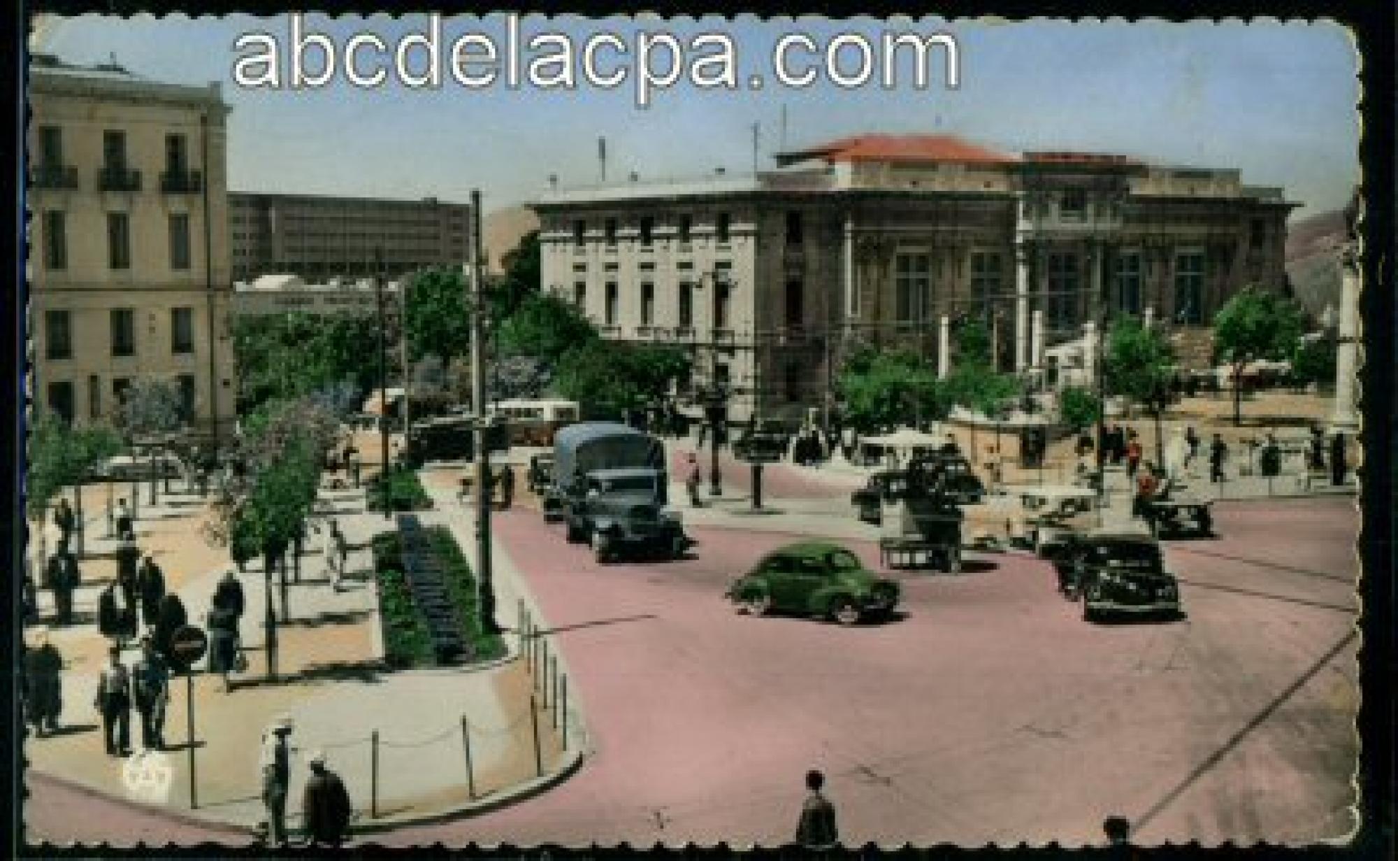 Constantine -      Bâtiments  - la place de la brèche et le palais de justice