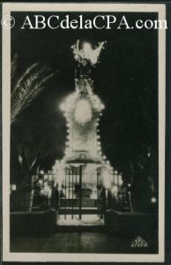 Djidjelli  - le monument aux morts, la nuit