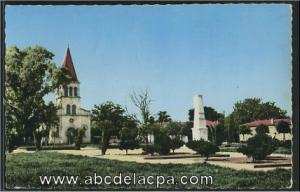 Ghriss   (Thiersville)  - la place de l'eglise et le monument aux morts