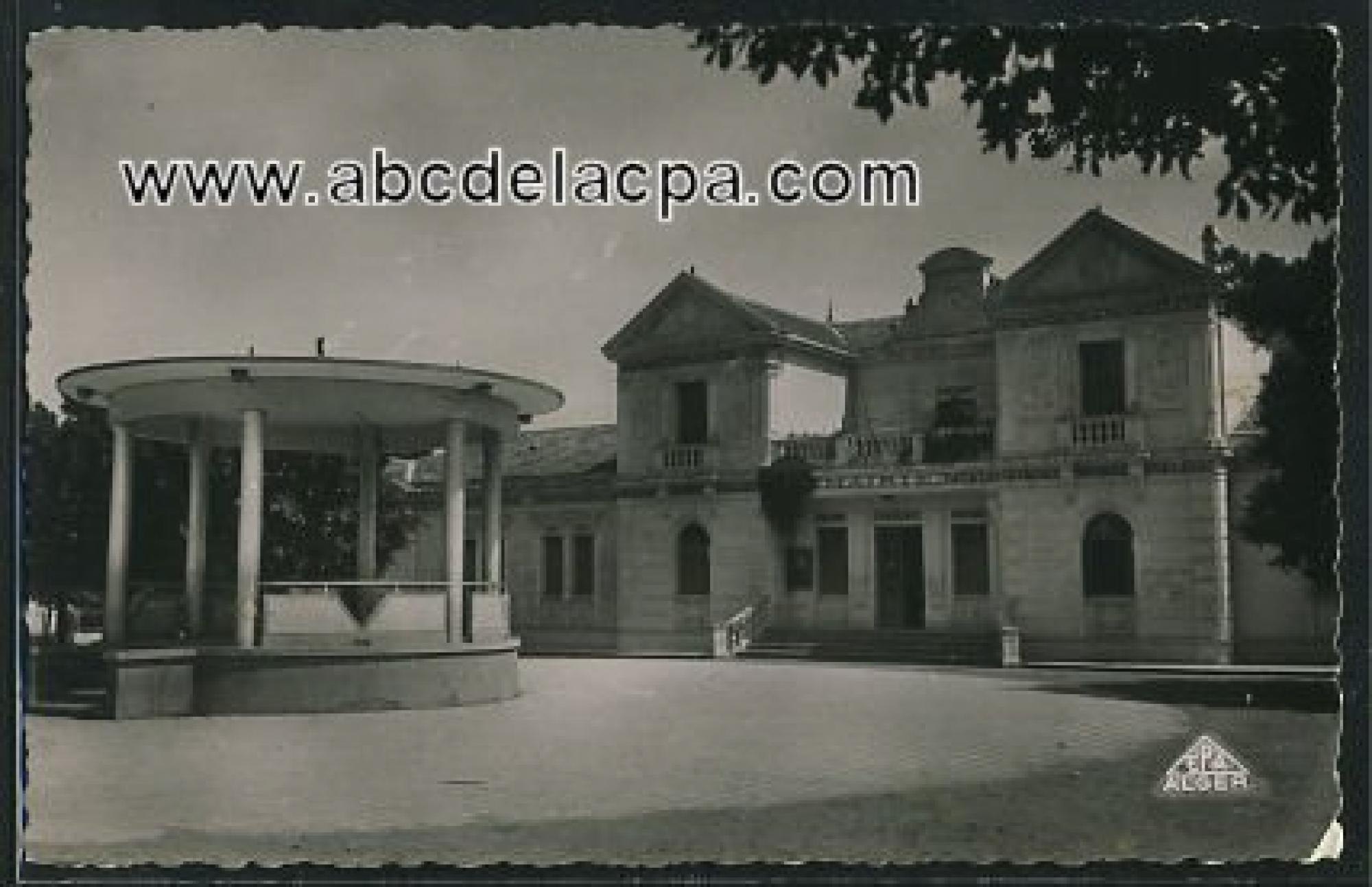 Courbet Marine   (Zemmouri el Bahri)  - place de la mairie