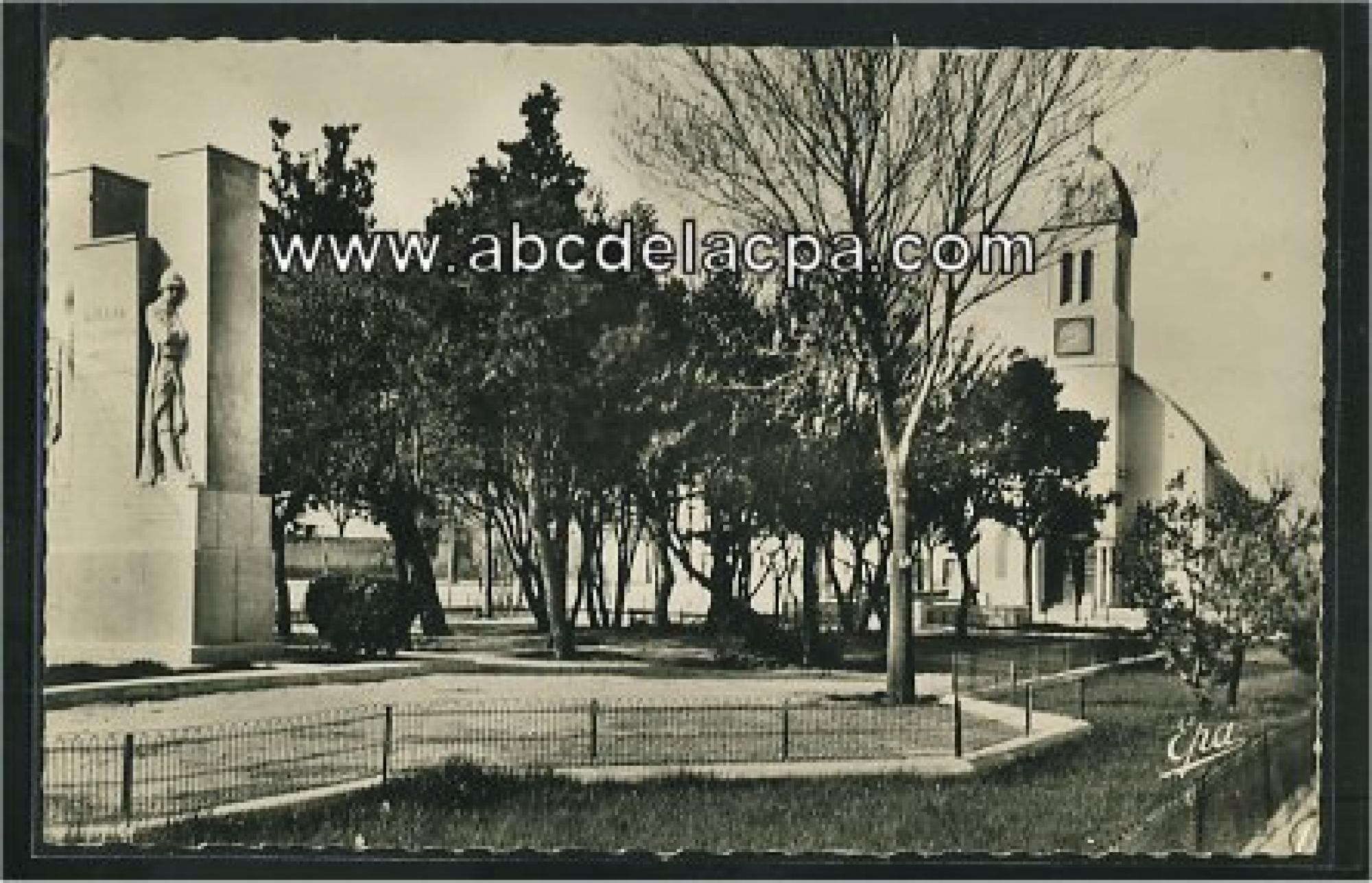 Djelfa  - monument aux morts et l'eglise