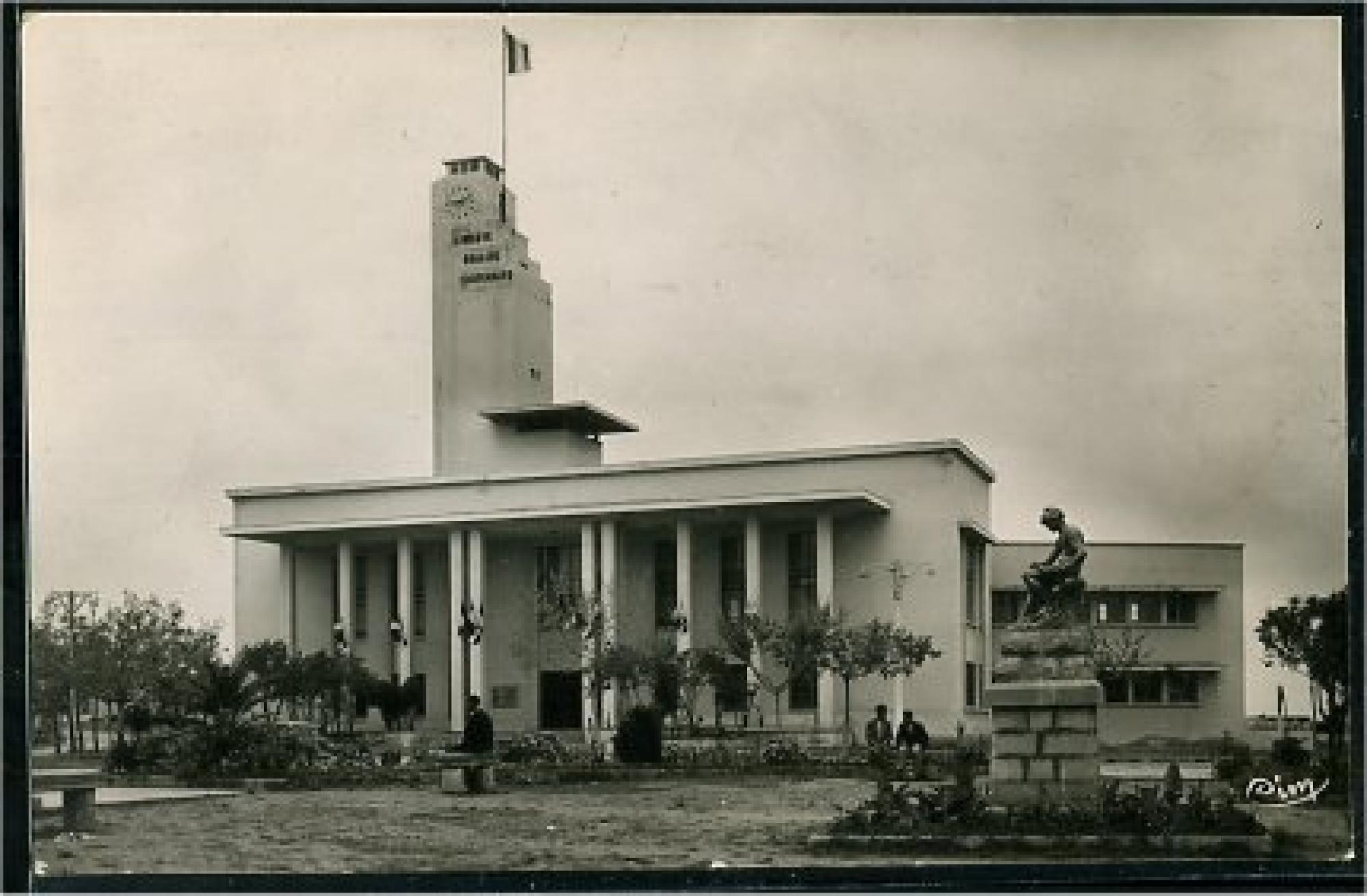 Djidjelli  - perspective sur l'hôtel de ville et ses jardins