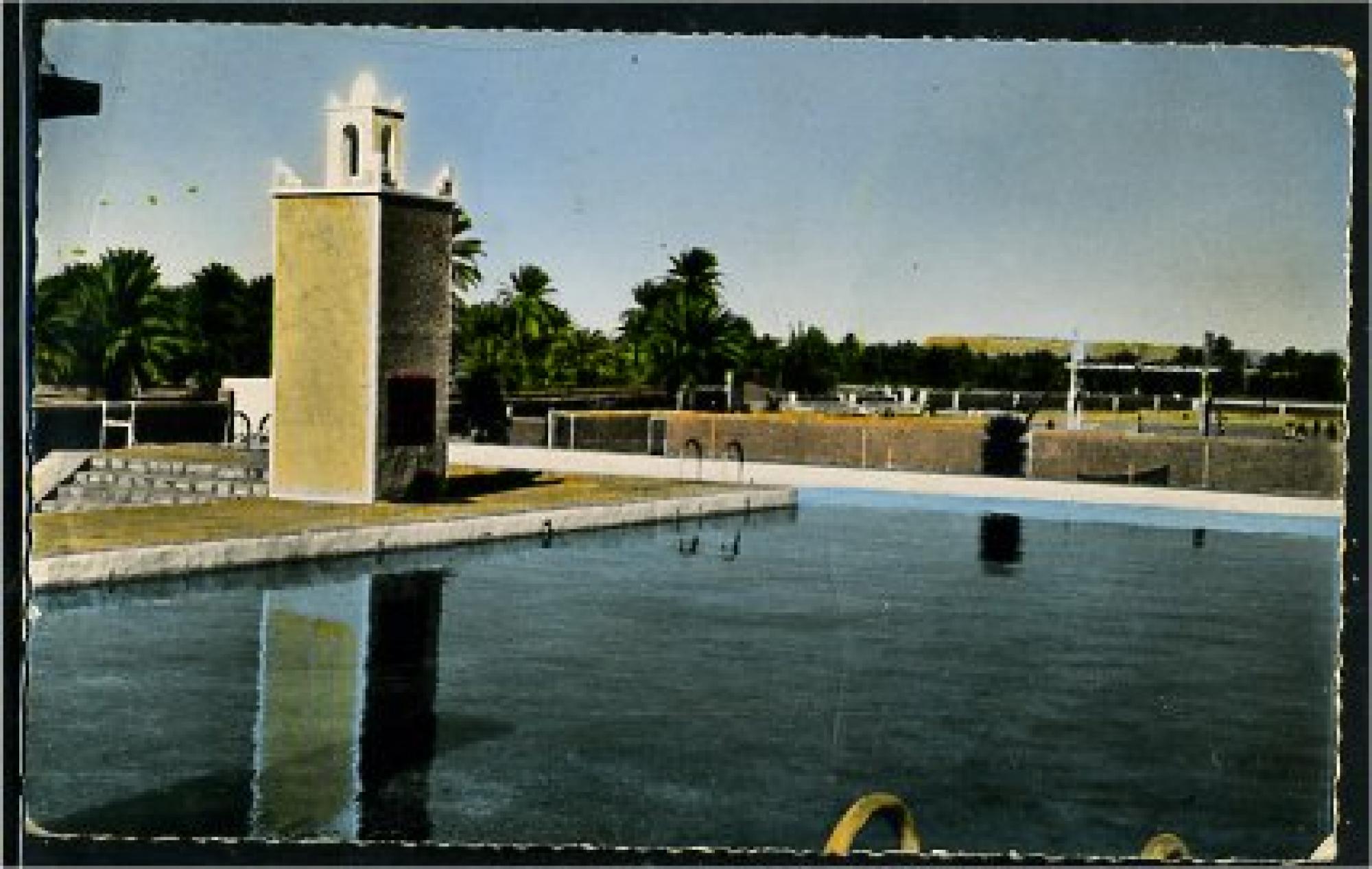 El Goléa  - piscine et stade