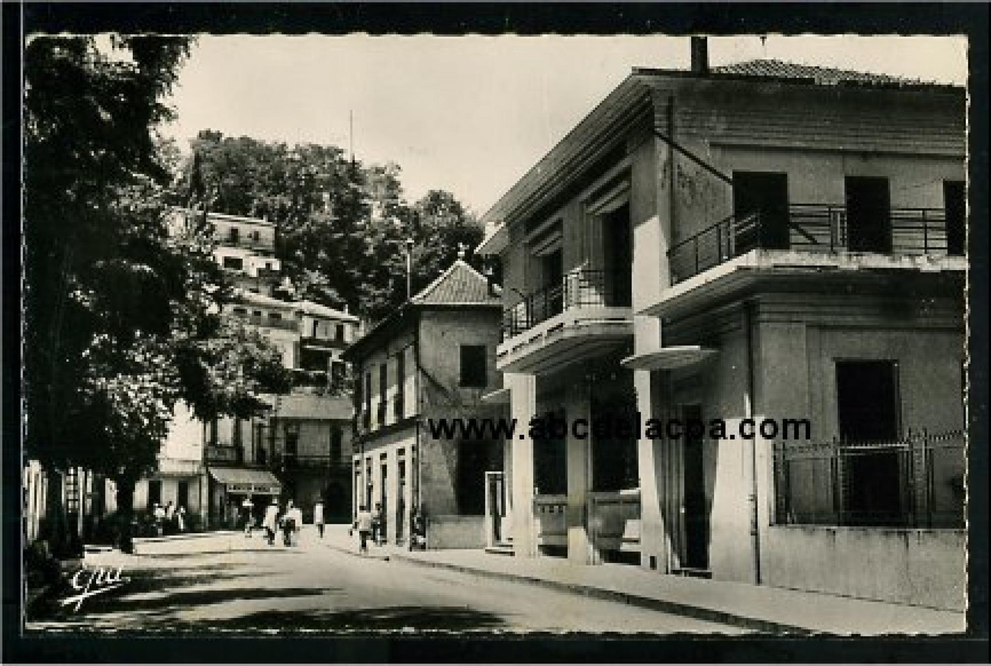 Fort National   (L'Arbaa Nait Irathen)  - la poste et grande rue