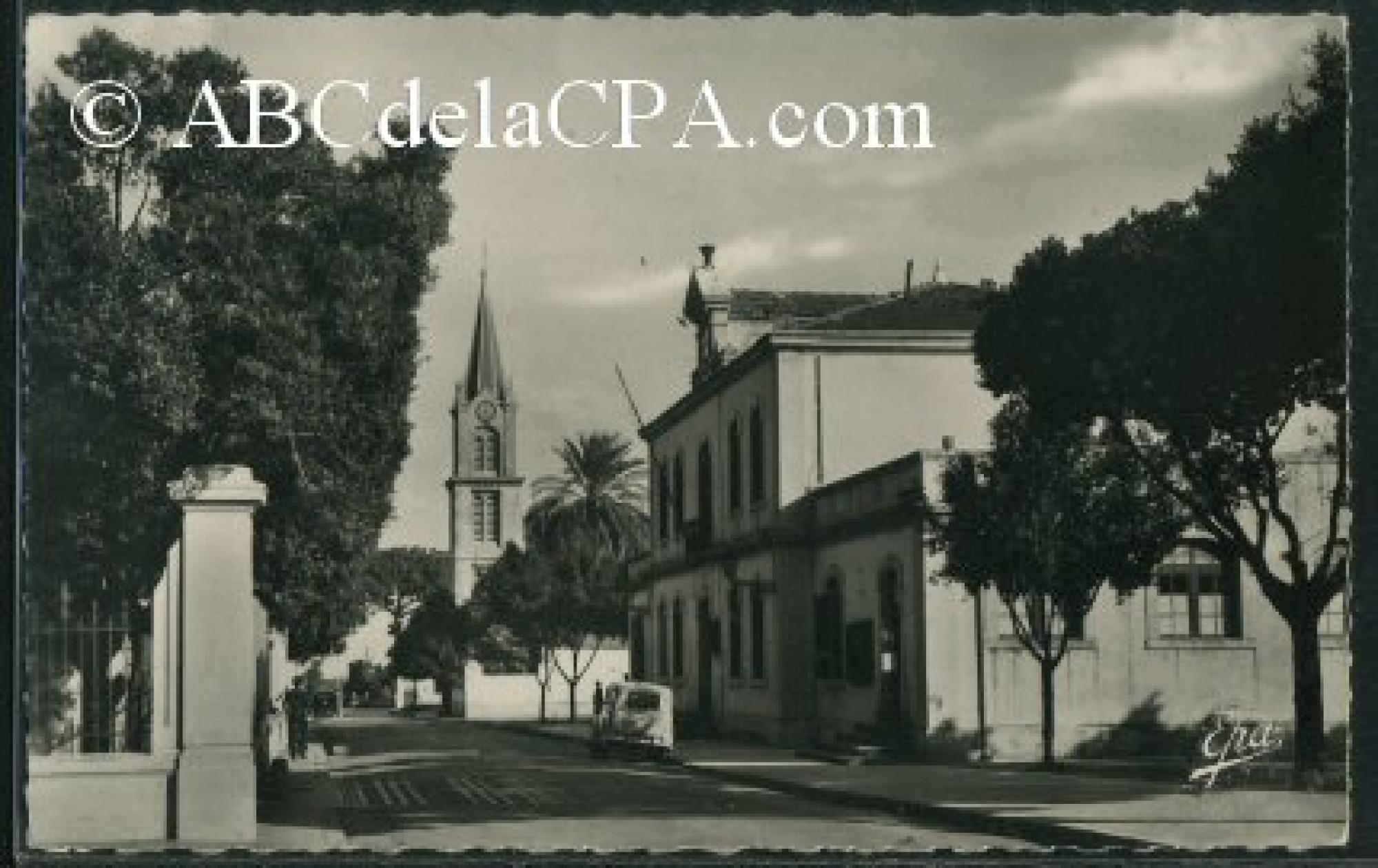 Hadjout (Marengo)  - la mairie et l'eglise