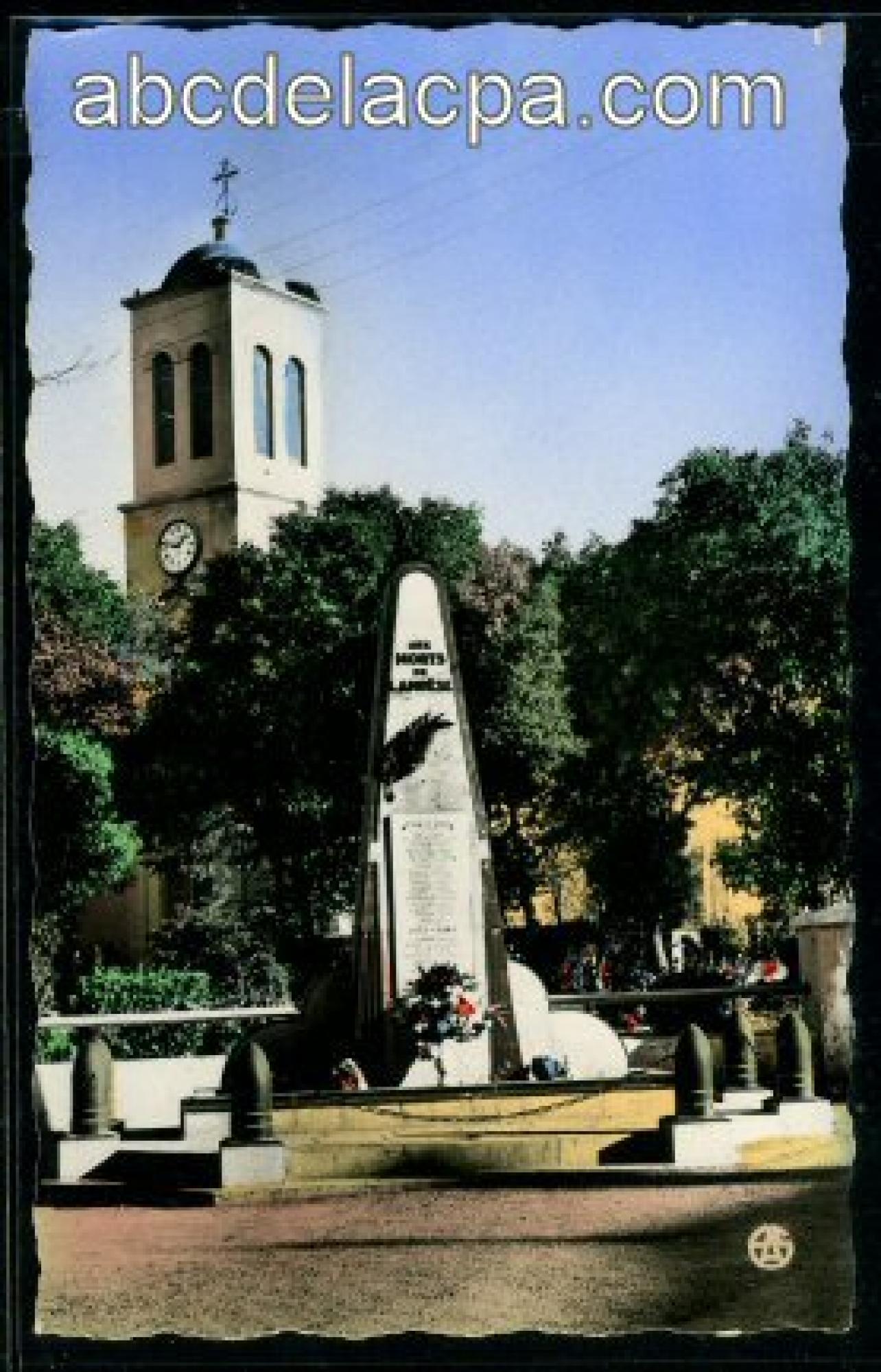 Lambèse   (Tazoult)  - le monument aux morts et le clocher de l'eglise