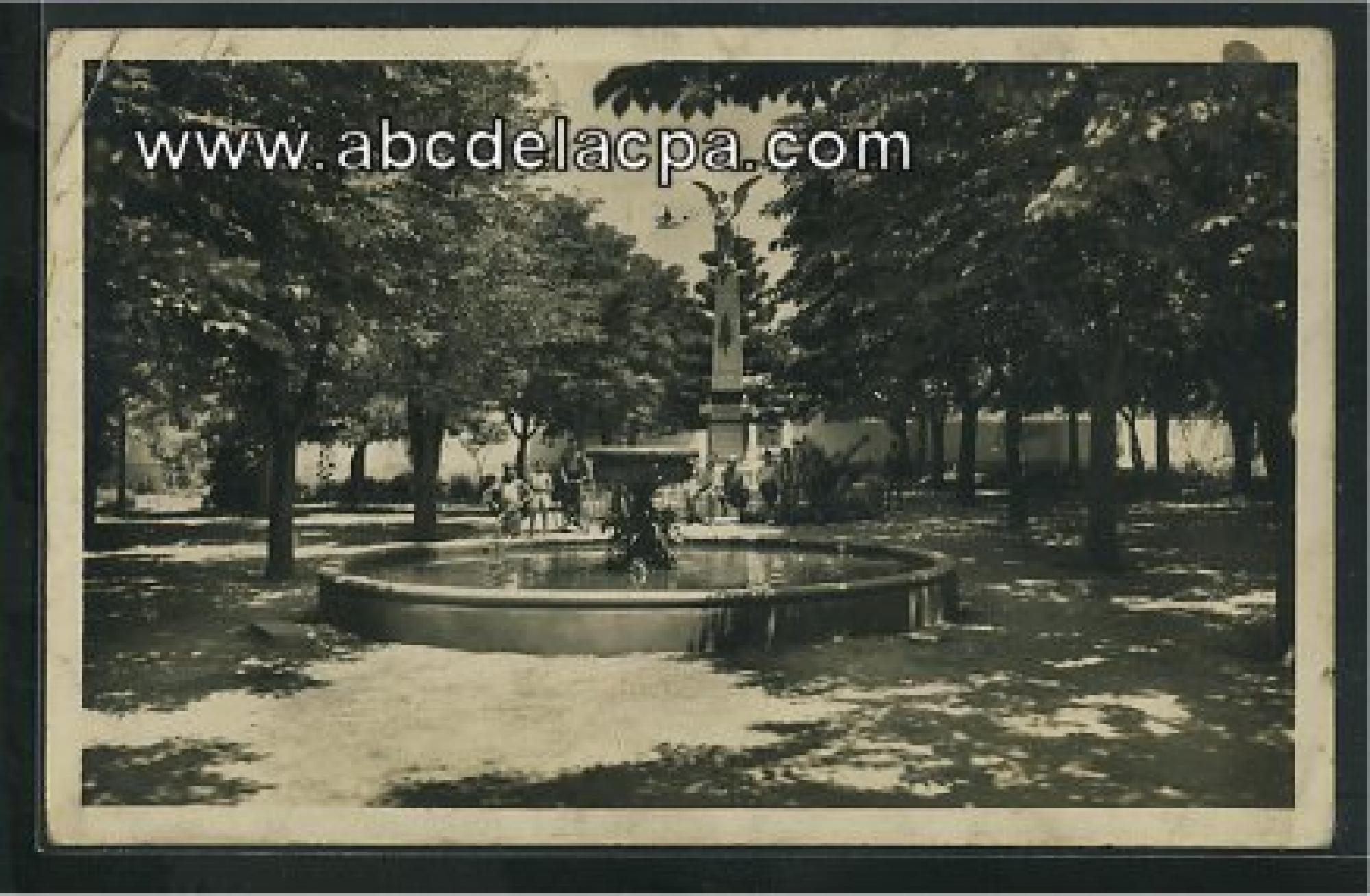 Lamoricière   (Ouled Mimoun)  - jardin public et monument aux morts