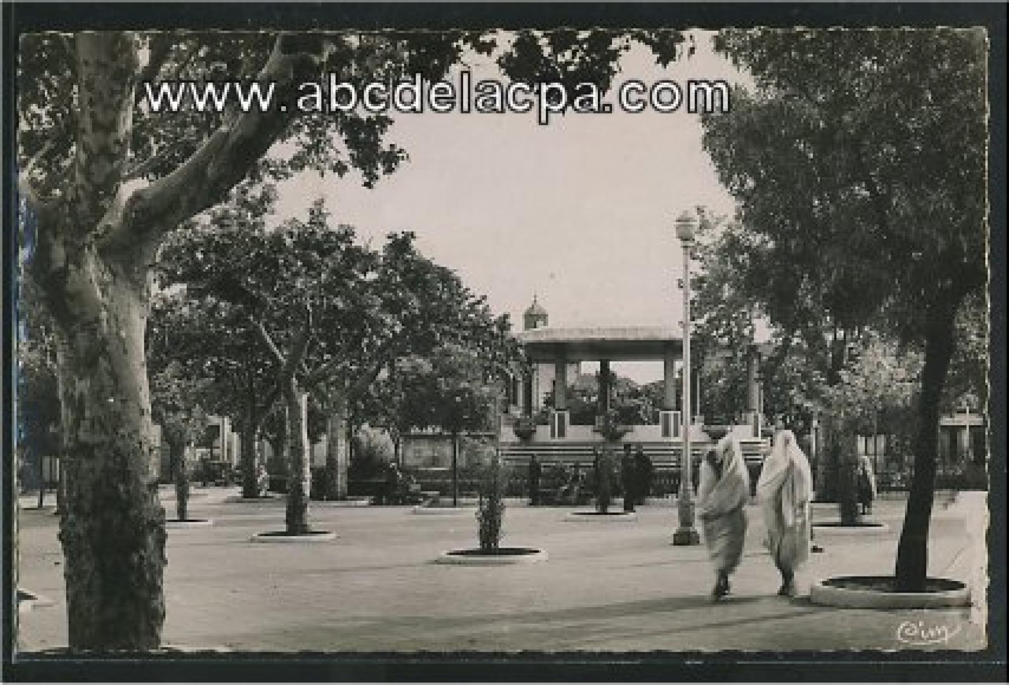 Médéa  - place edmond daudet