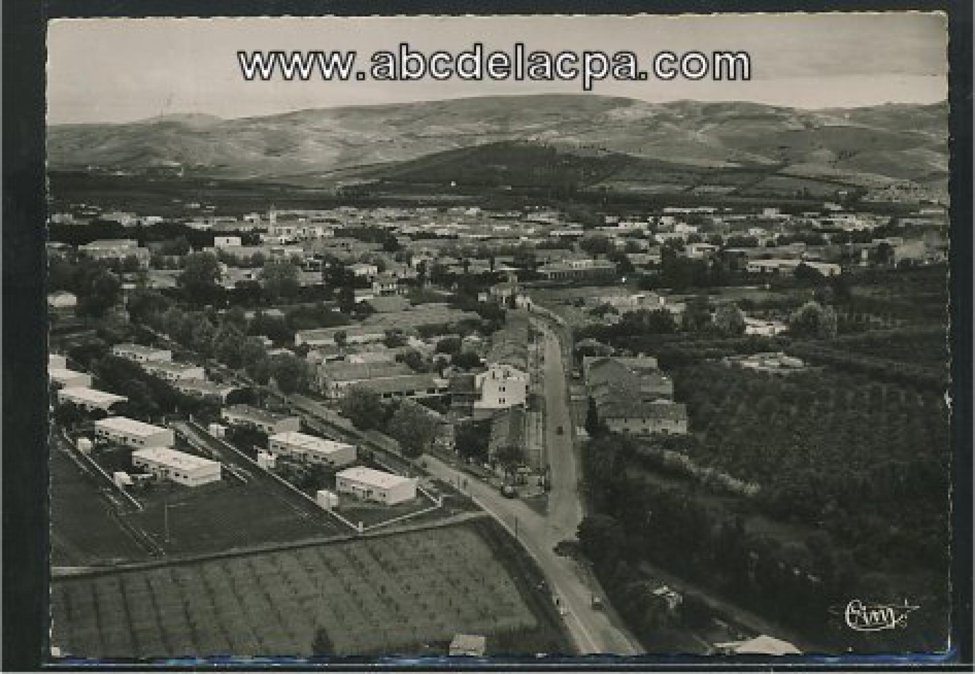 Mohammadia   (Perregaux)  - vue aérienne générale sur la ville et route nationale alger-oran