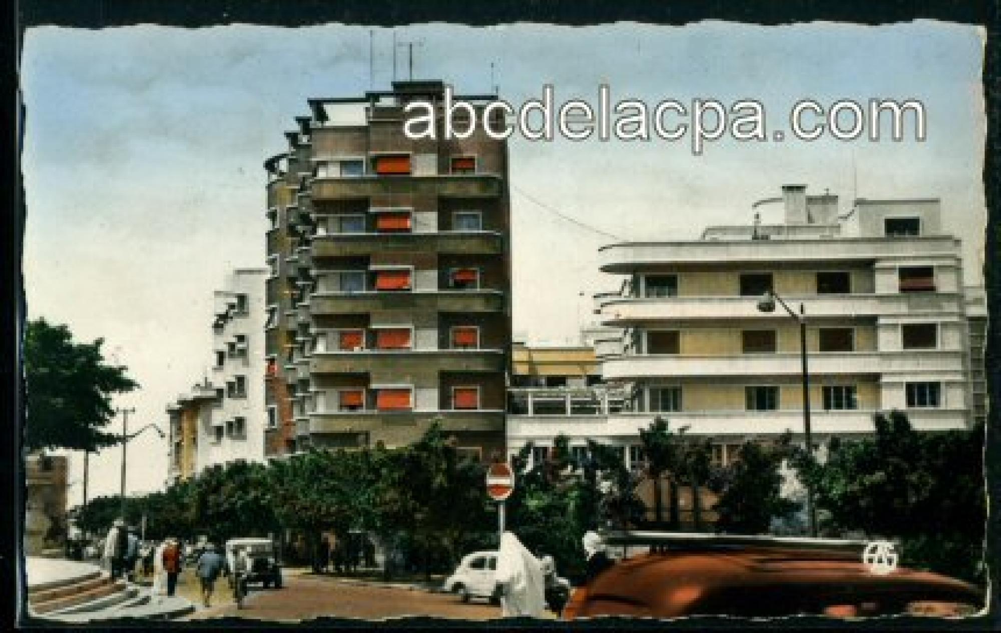 Mostaganem  - l'avenue gustave jobert et l'immeuble des ponts et chaussées