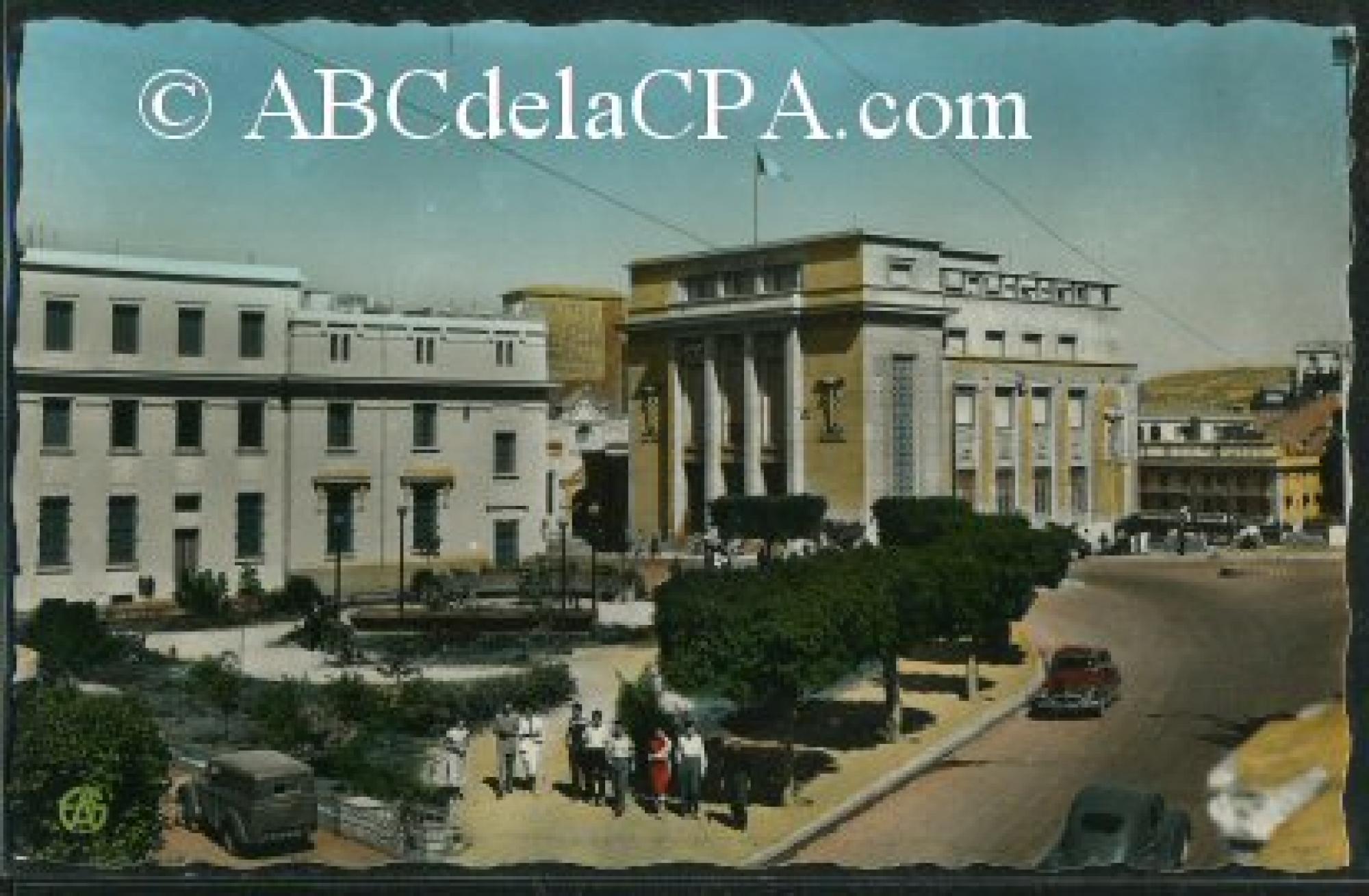 Mostaganem  - le nouveau square et le palais consulaire