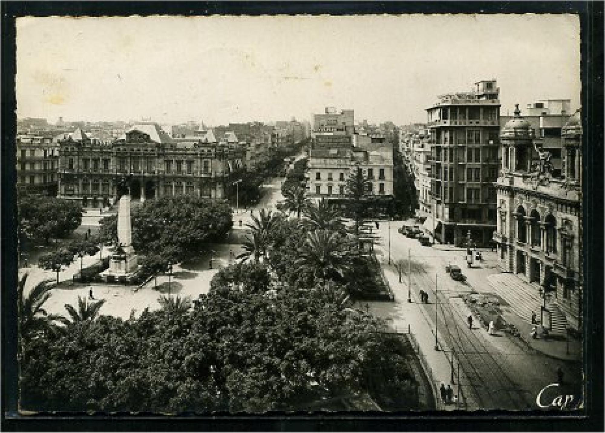 Oran - Rues  - place du maréchal foch et l'hôtel de ville