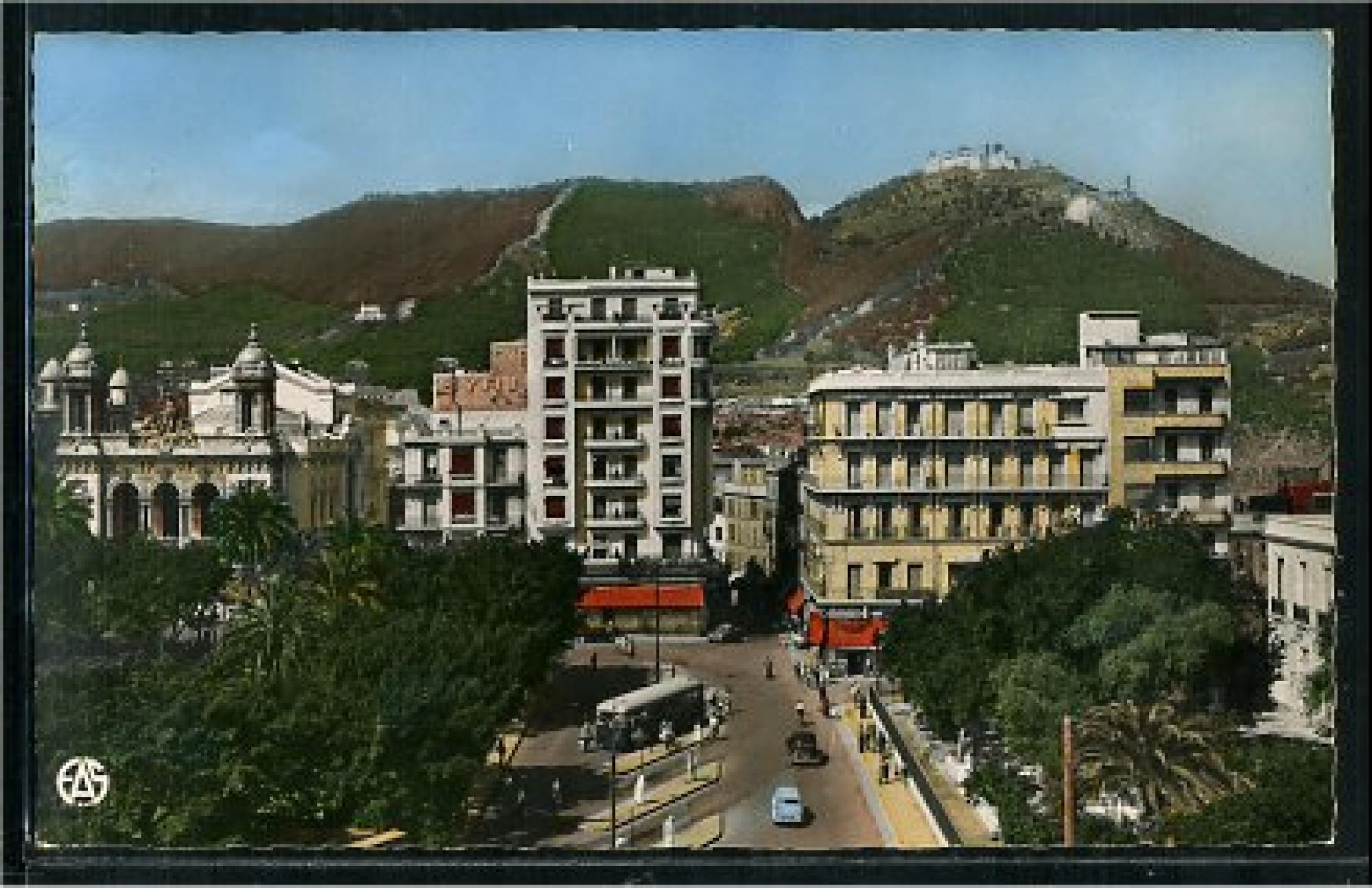 Oran - Rues  - la place foch et santa cruz