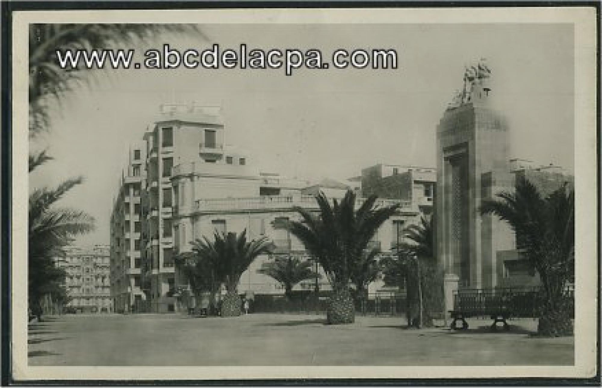 Oran - Rues  - boulevard nord et monument aux morts