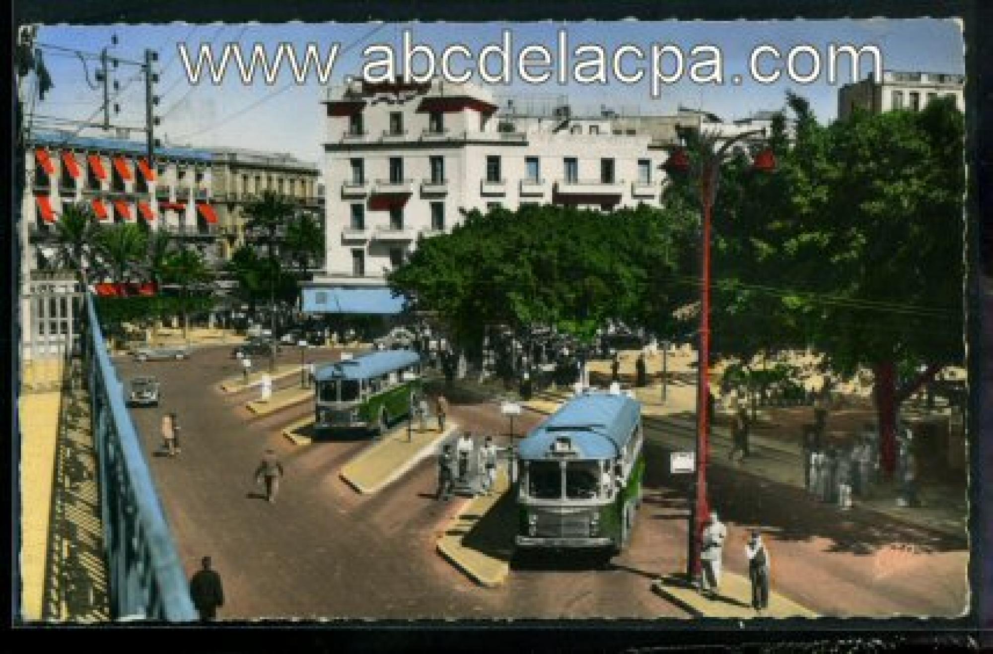 Oran - Rues  - la place foch