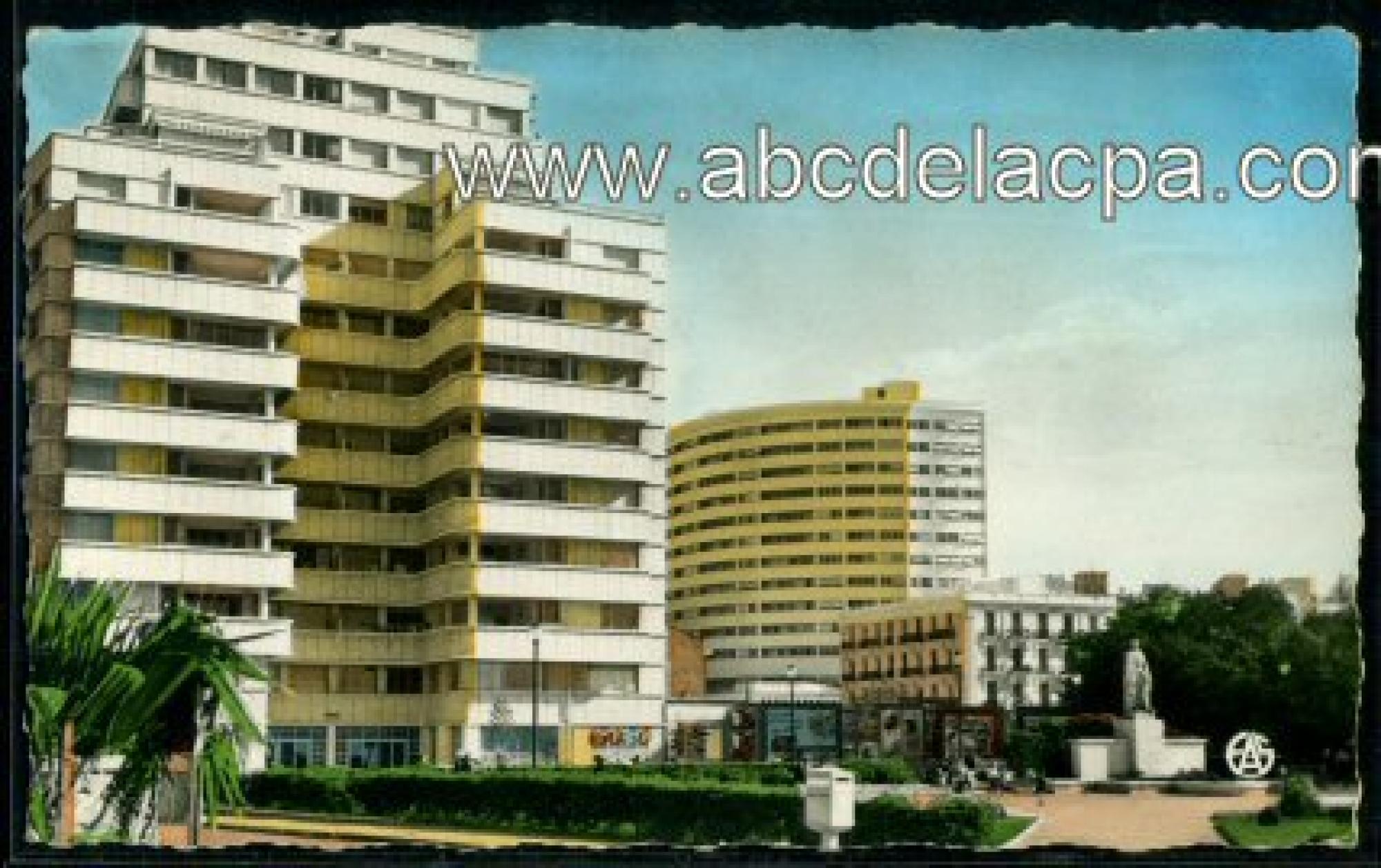 Oran - Rues  - la résidence et le square lyautey