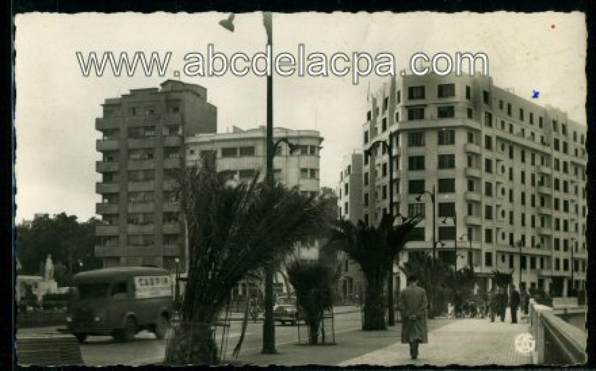 Oran - Rues  - le boulevard front de mer et le square lyautey