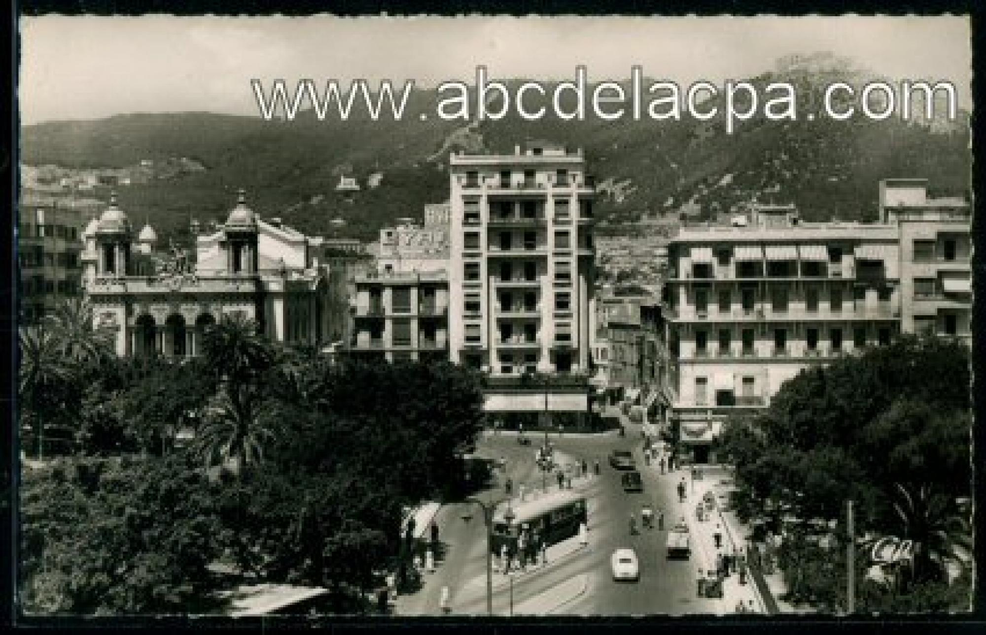 Oran - Rues  - la place foch