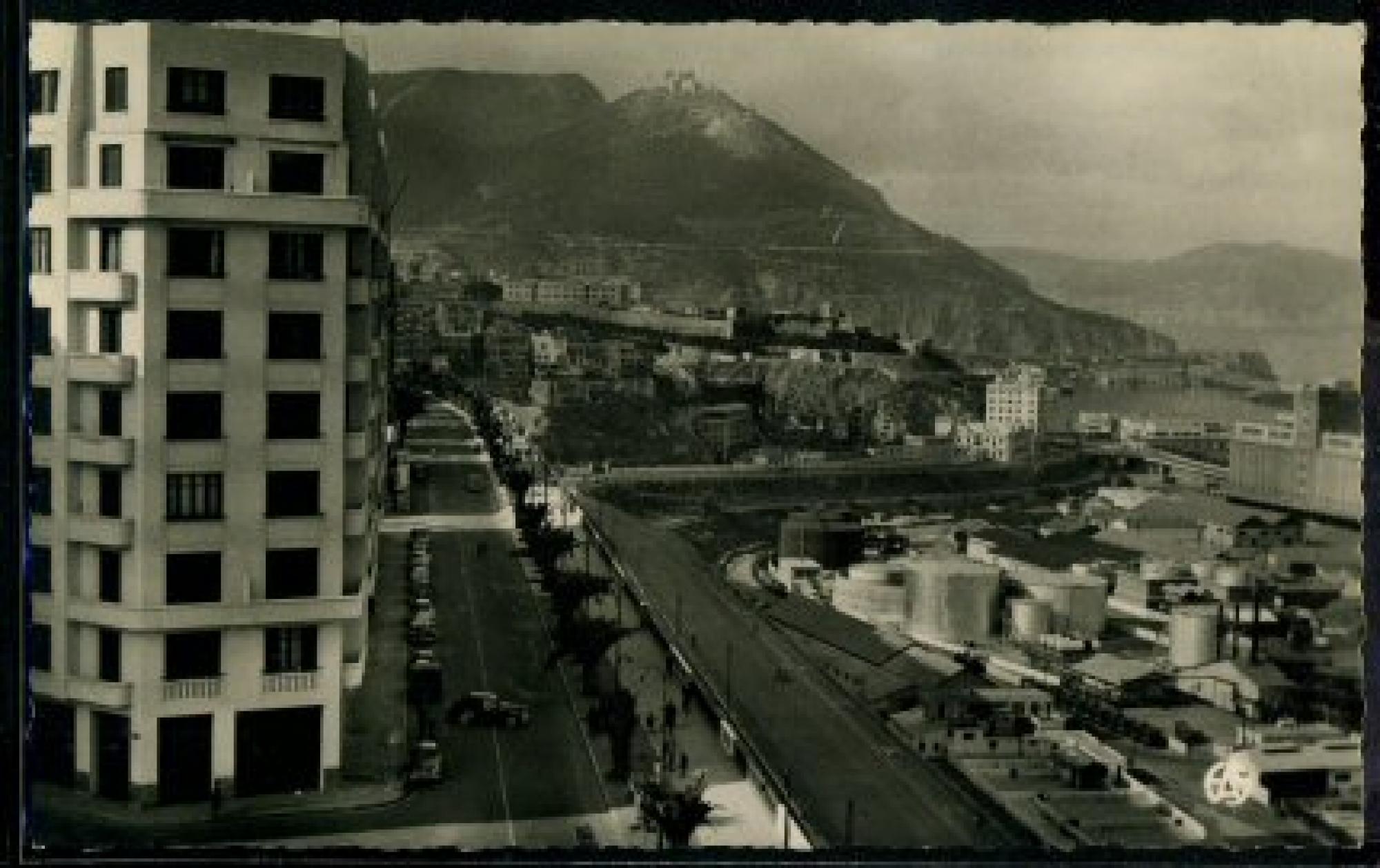 Oran - Rues  - le boulevard front de mer et l'arrière-port