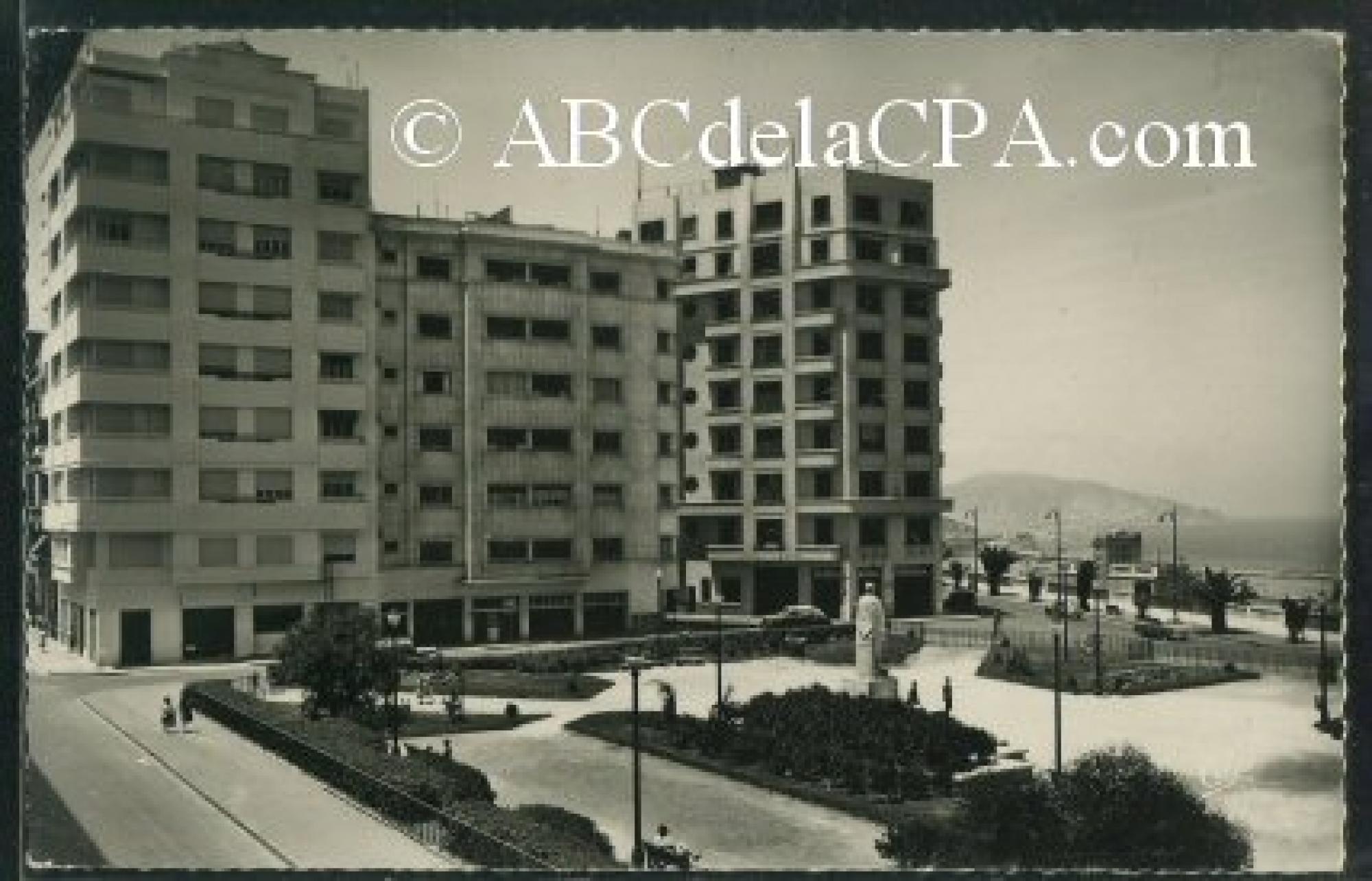 Oran - Rues  - la place lyautey