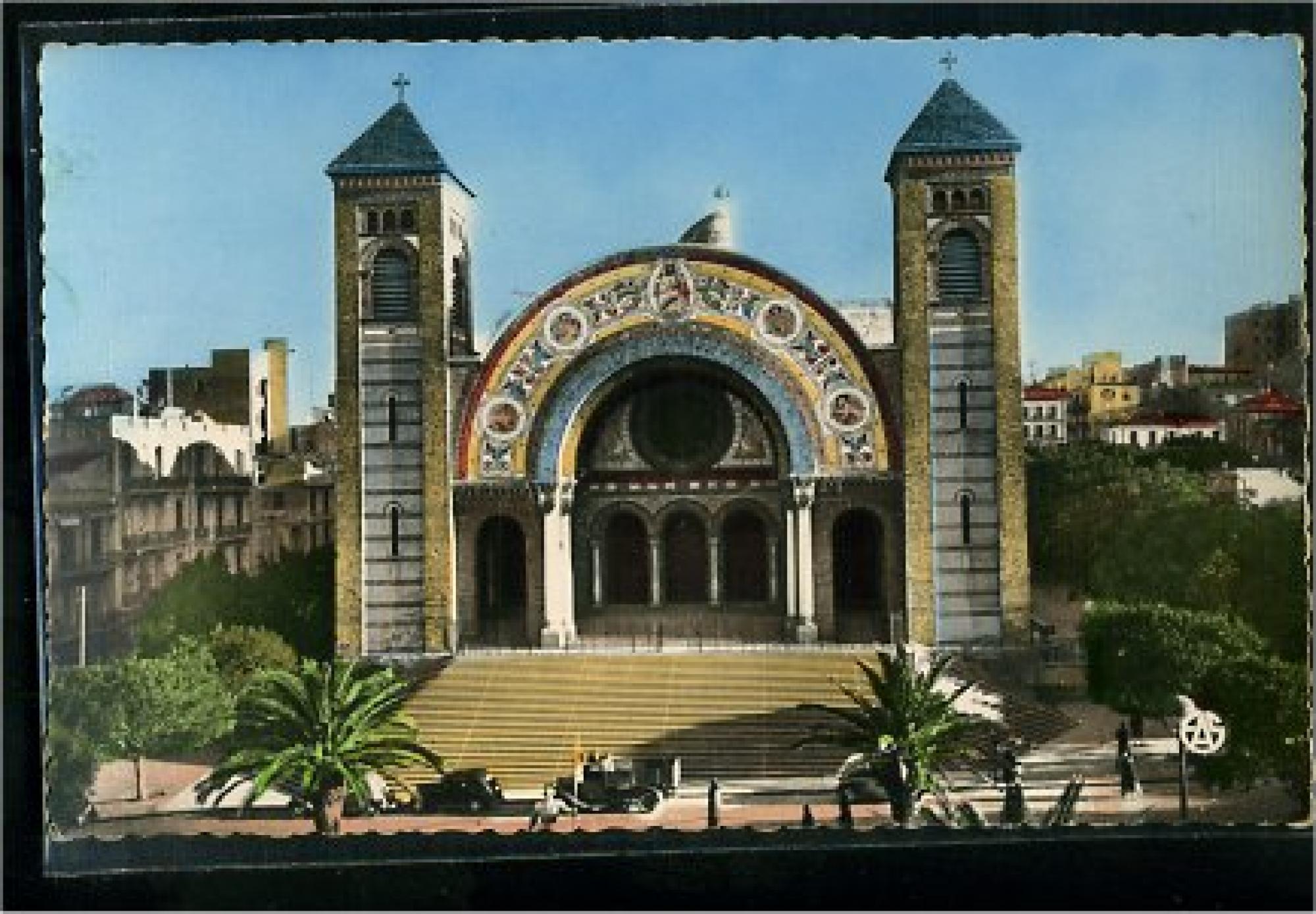 Oran -      Bâtiments  - la cathédrale et la place jeanne d'arc