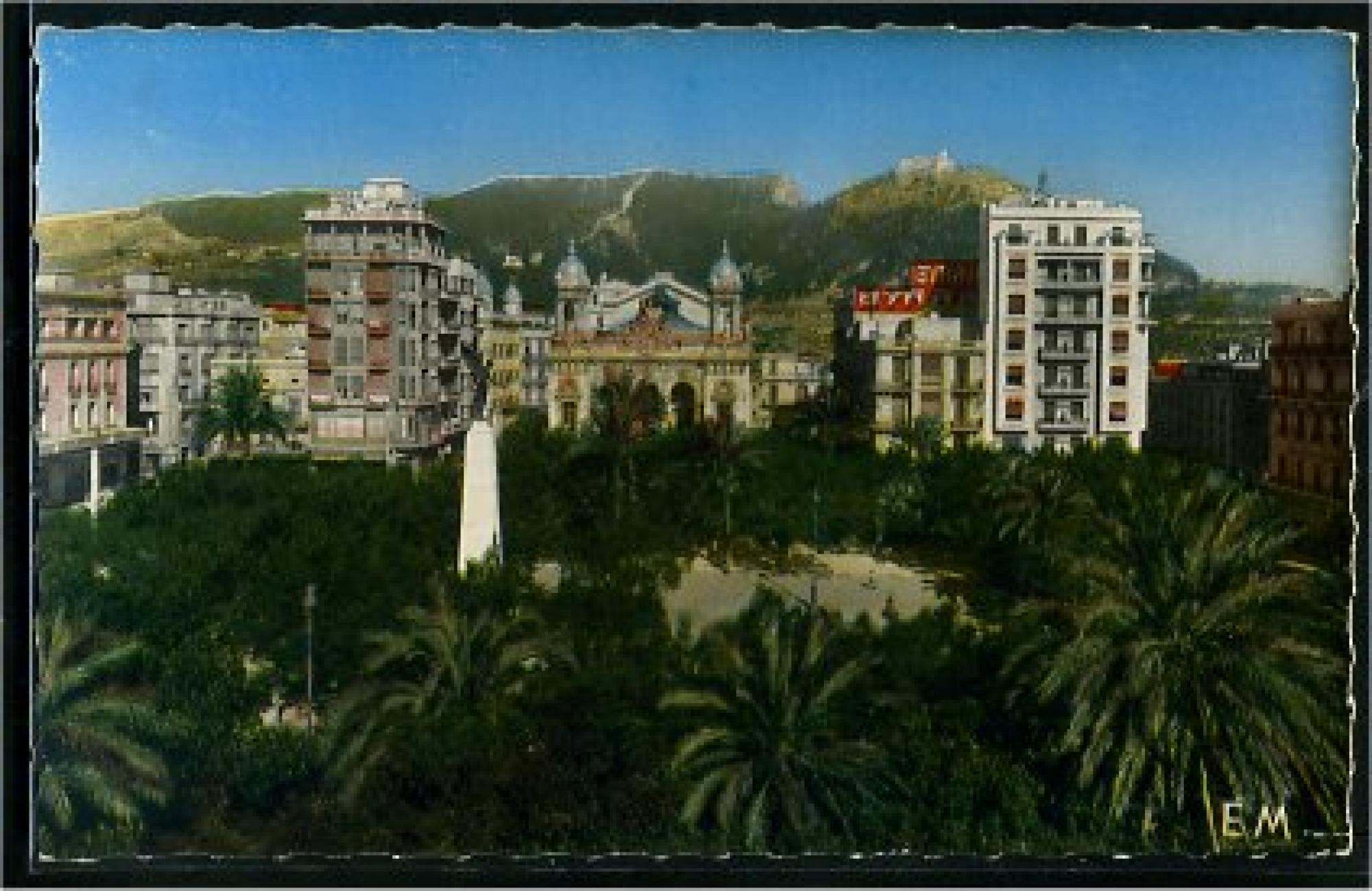 Oran -      Bâtiments  - place foch et le théâtre