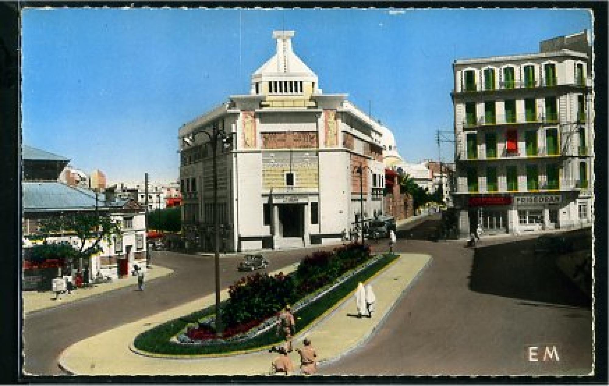 Oran -      Bâtiments  - la maison de l'agriculture et la place kargentah