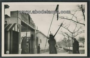 Sidi Bel Abbes  - relève de la garde à l'entrée de la caserne de la légion