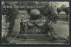 Sidi Bel Abbes  - le monument aux morts de la légion étrangère et la cour de la caserne