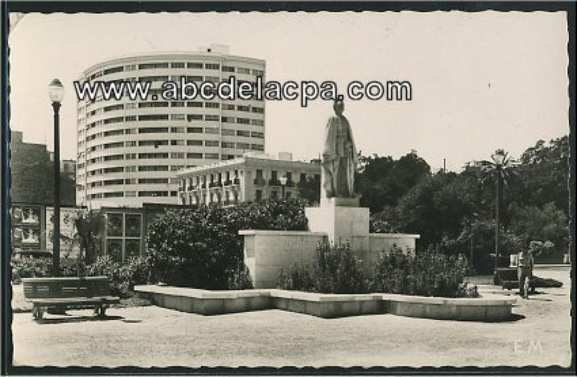 Oran -      Bâtiments  - monument du maréchal lyautey