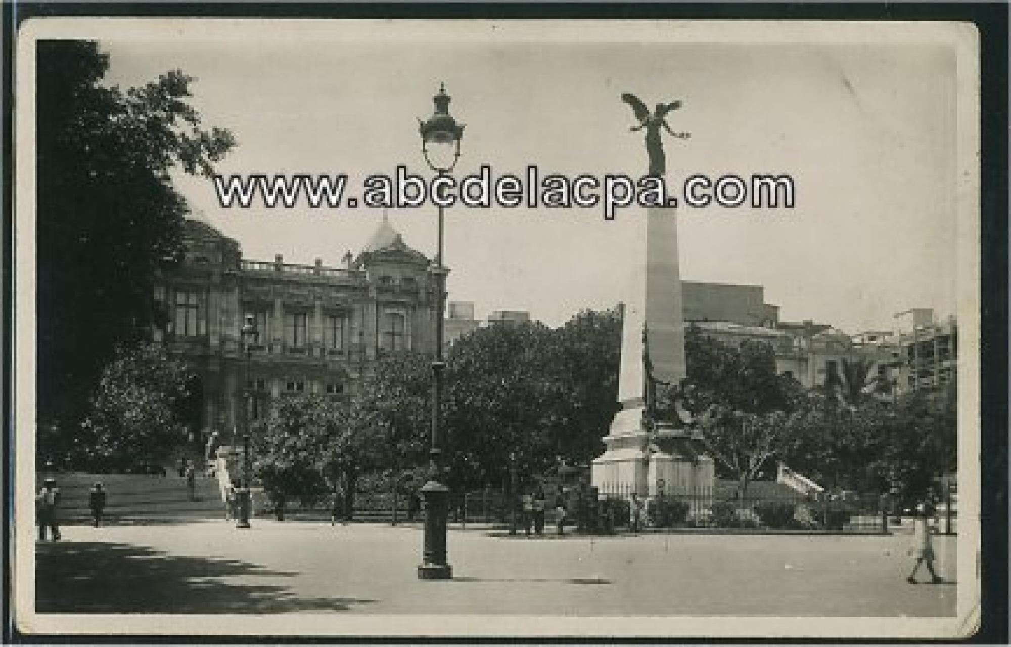 Oran -      Bâtiments  - la place du maréchal foch