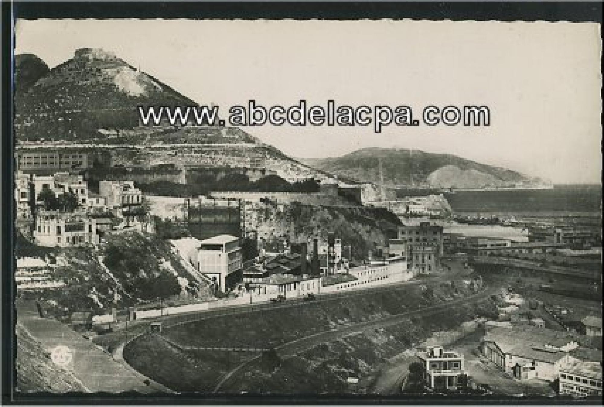 Oran - Le port  - la montagne et les quais