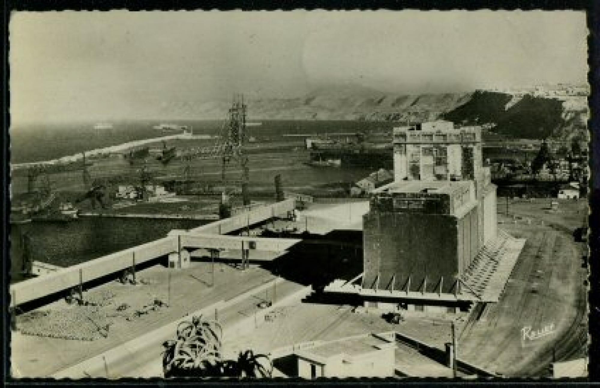 Oran - Le port  - le port, les silos et la baie saint-thérèse