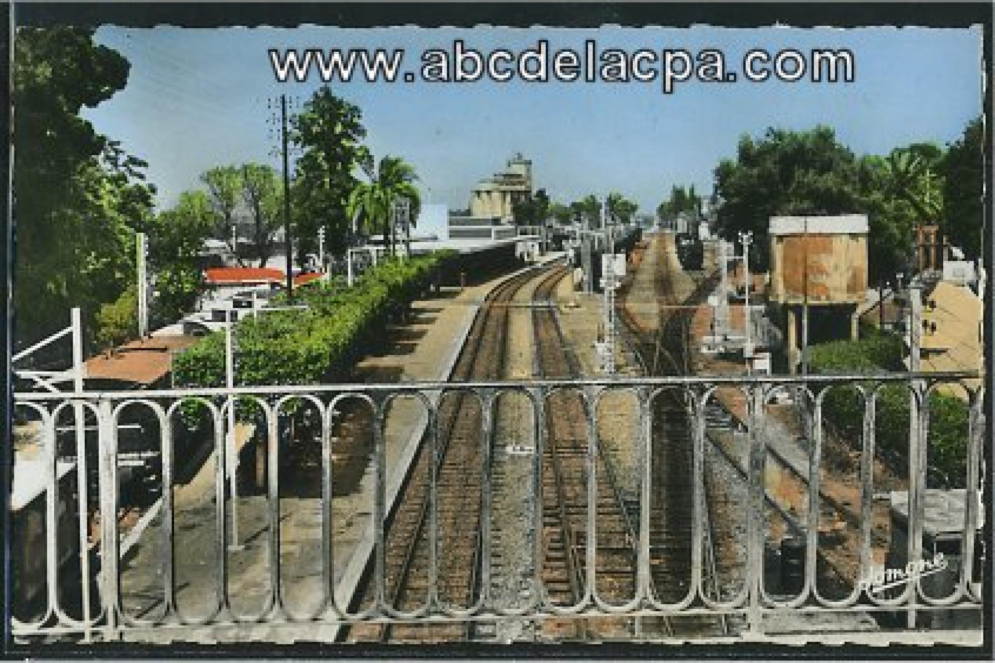 Orléansville  - la gare, vue d'ensemble