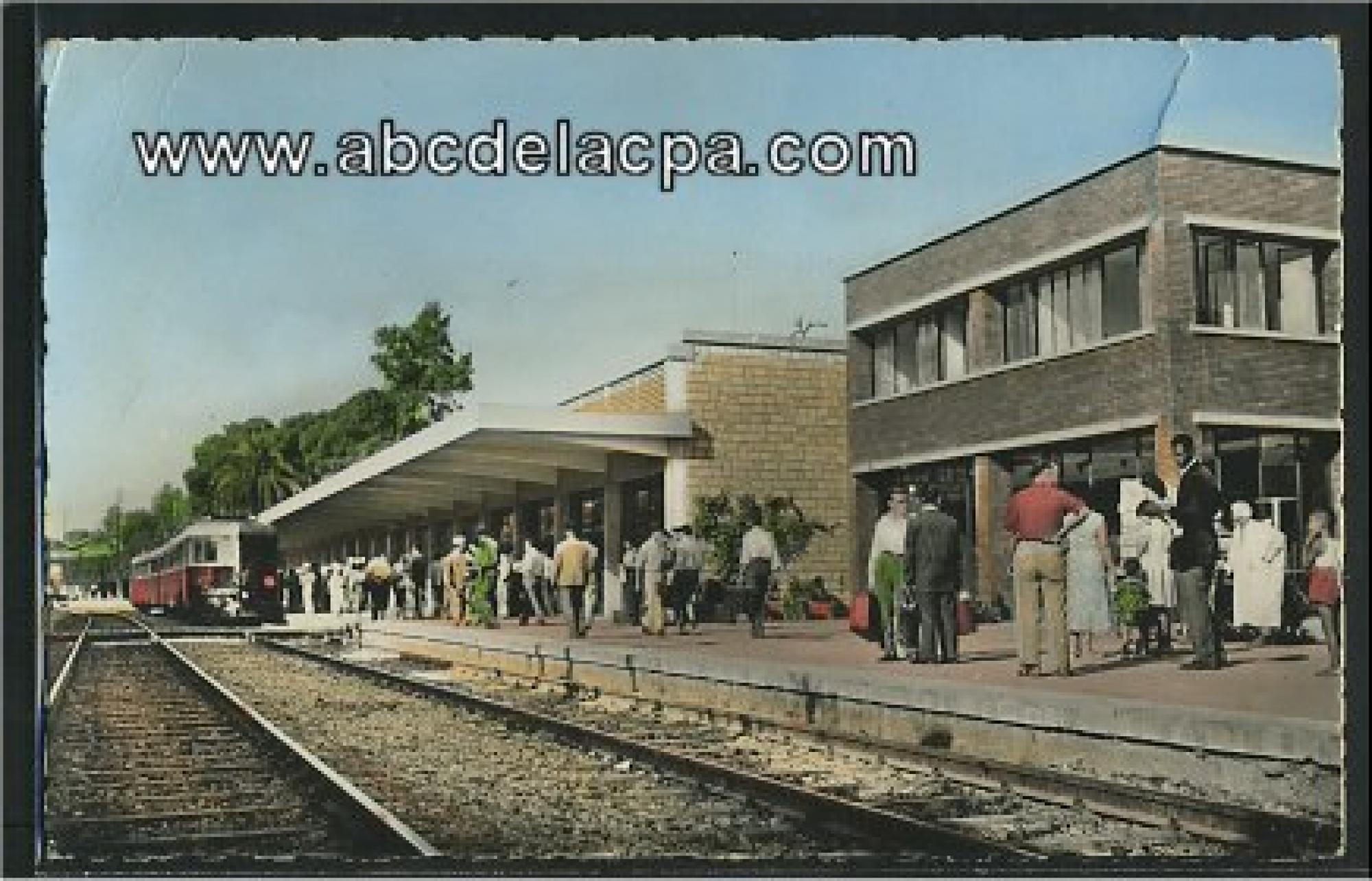 Orléansville  - la nouvelle gare et les quais