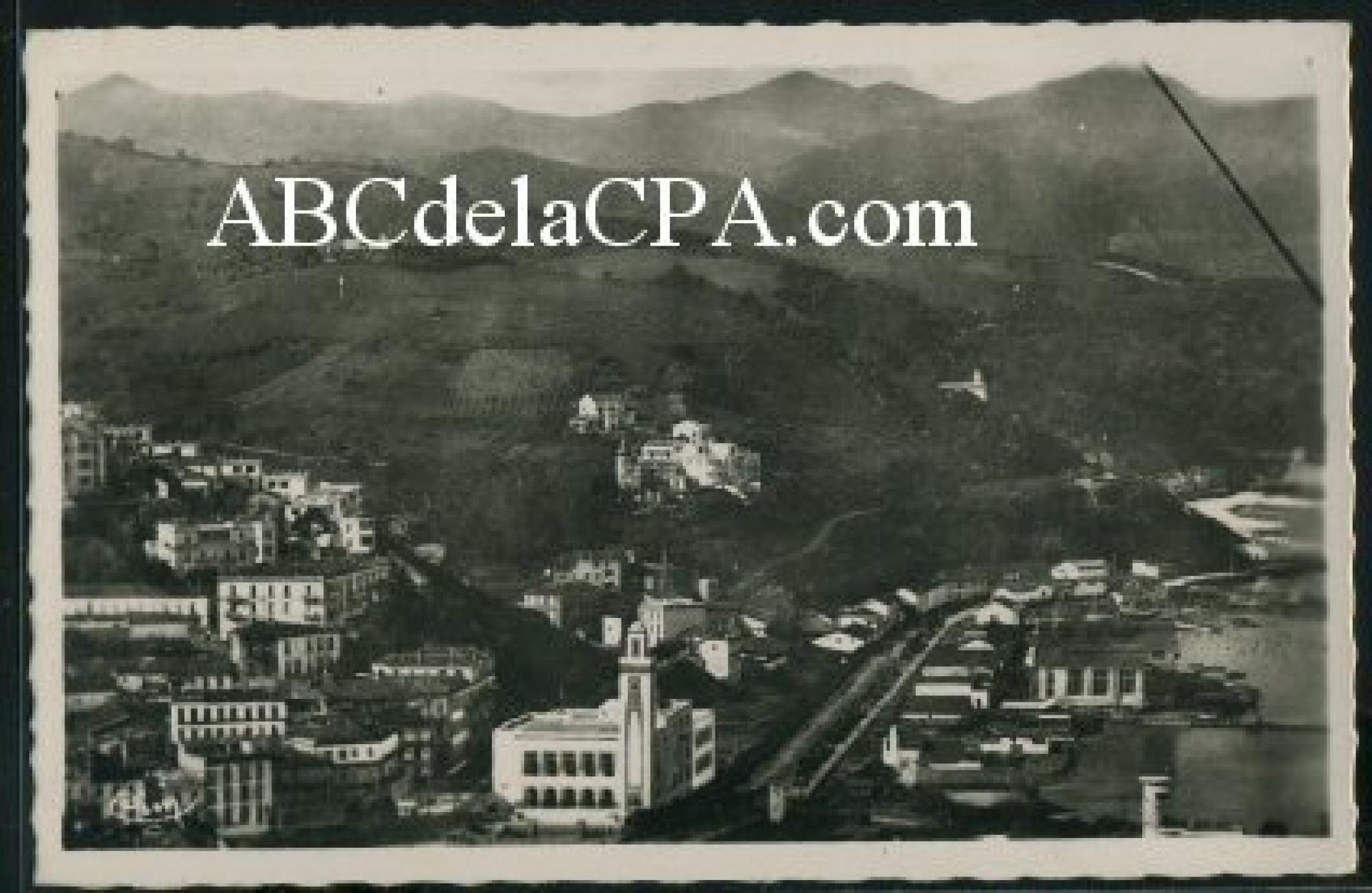 Philippeville   (Skikda)  - le central et la corniche, pris en avion