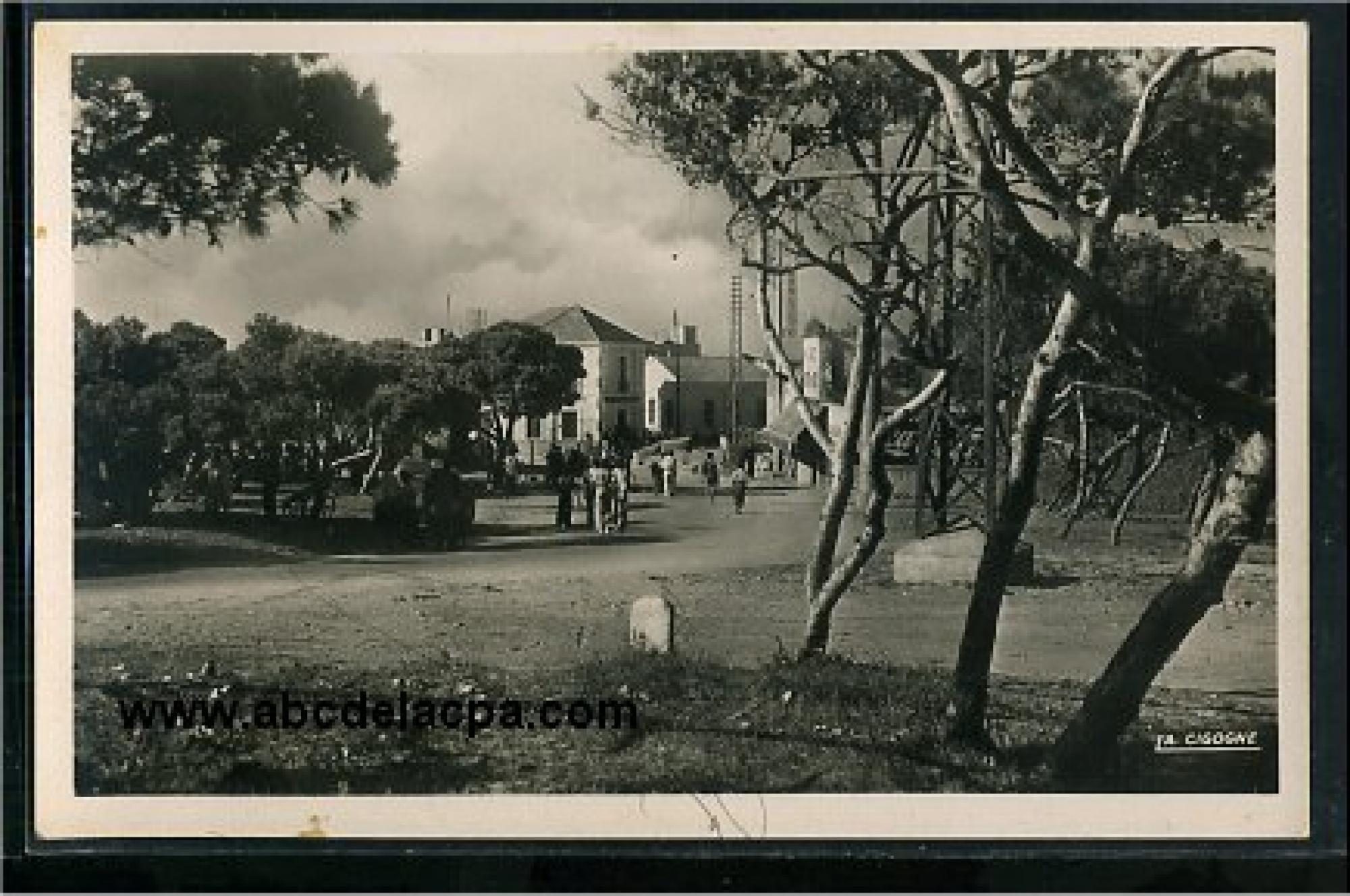 Port aux   Poules  - la sortie de la gare