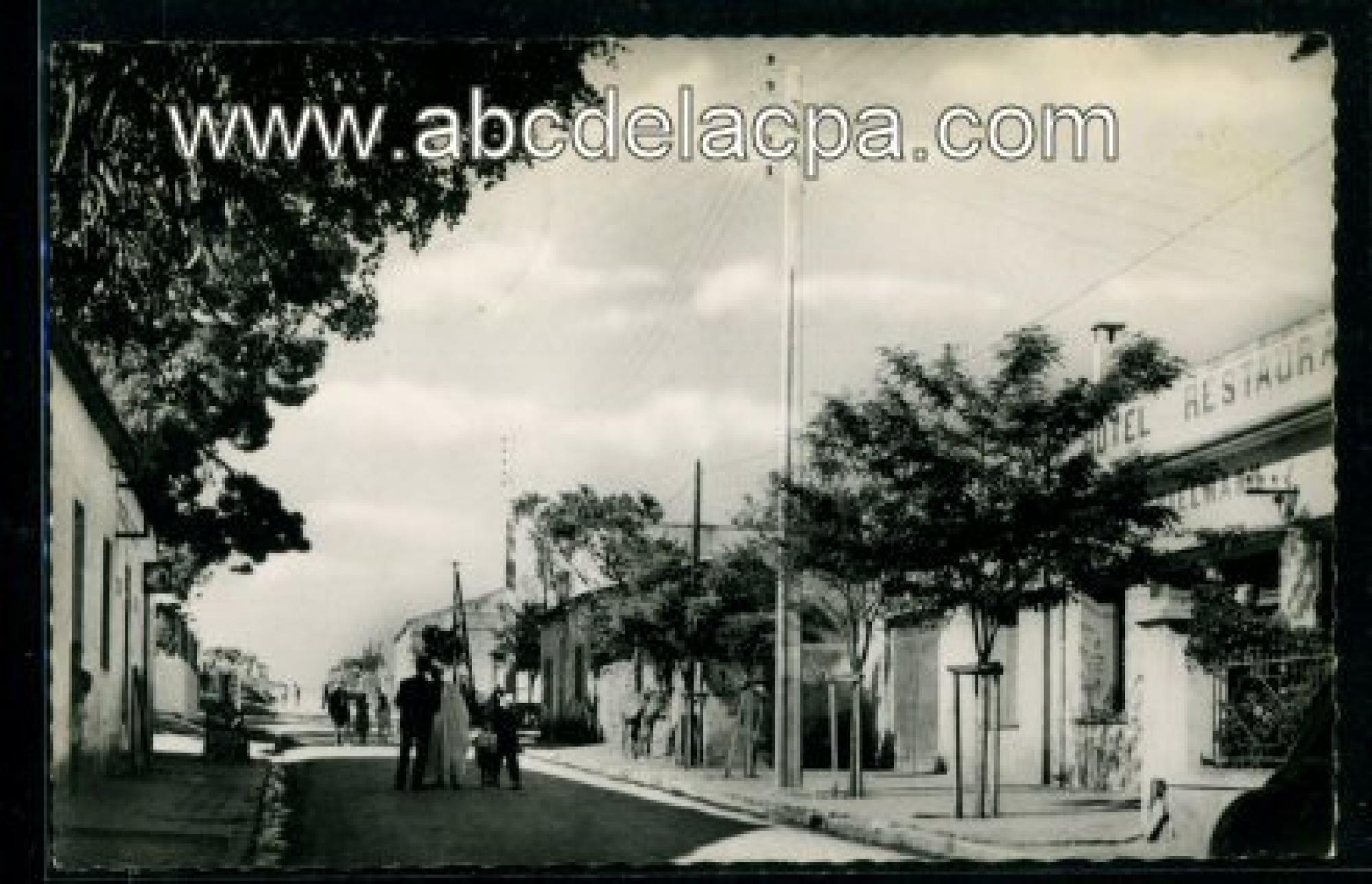 Renault (Sidi M'Hamed Ben   Ali)  - vue de l'hôtel et de la grande rue