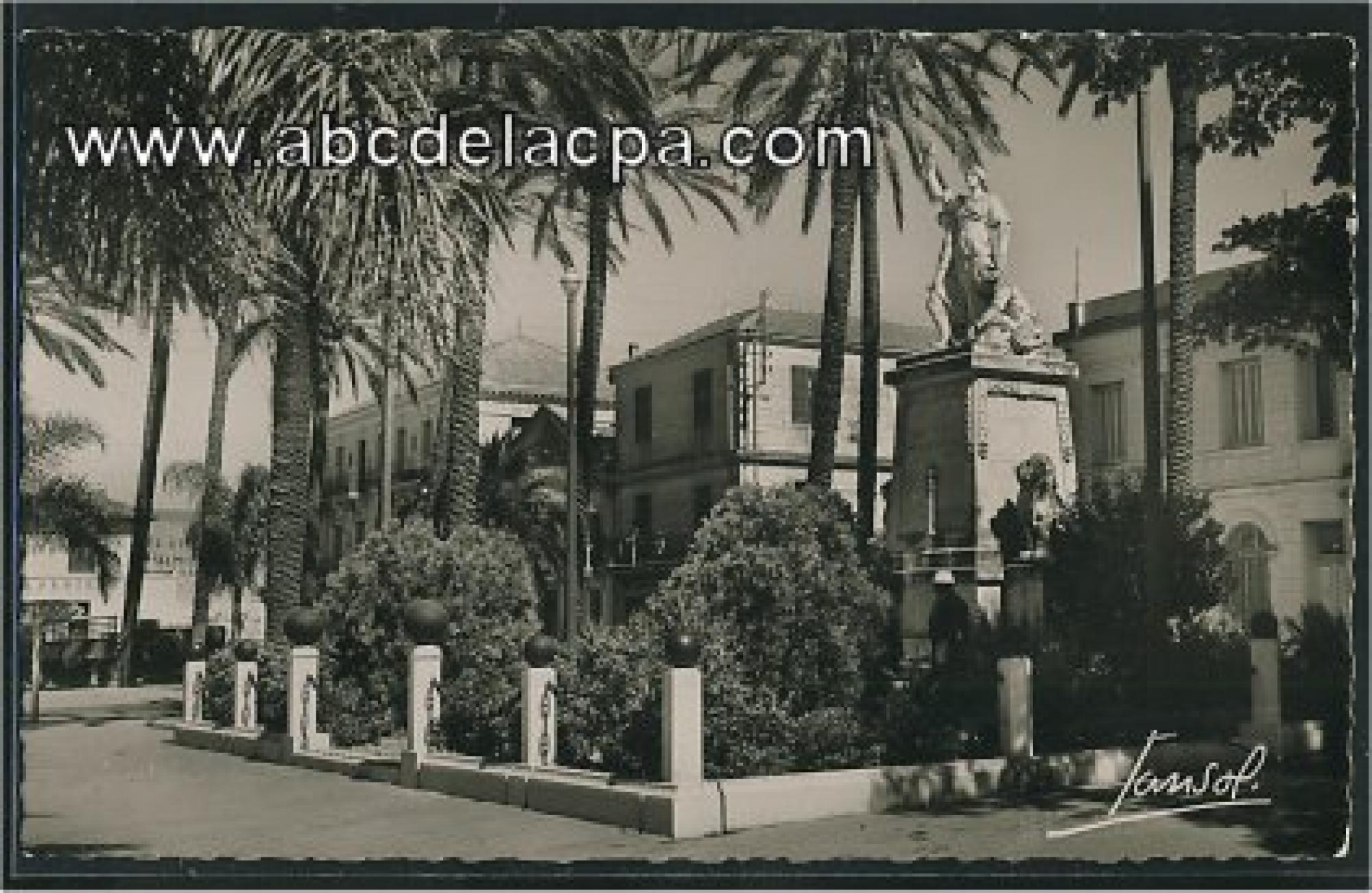 Rouïba  - le monument aux morts